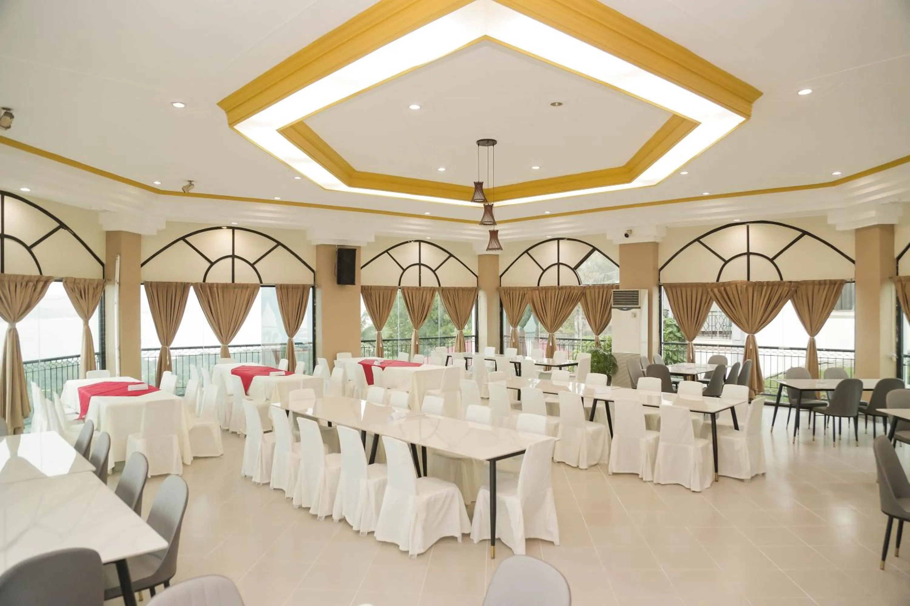 Meeting/conference room in Bohol Plaza Mountain Resort and Restaurant