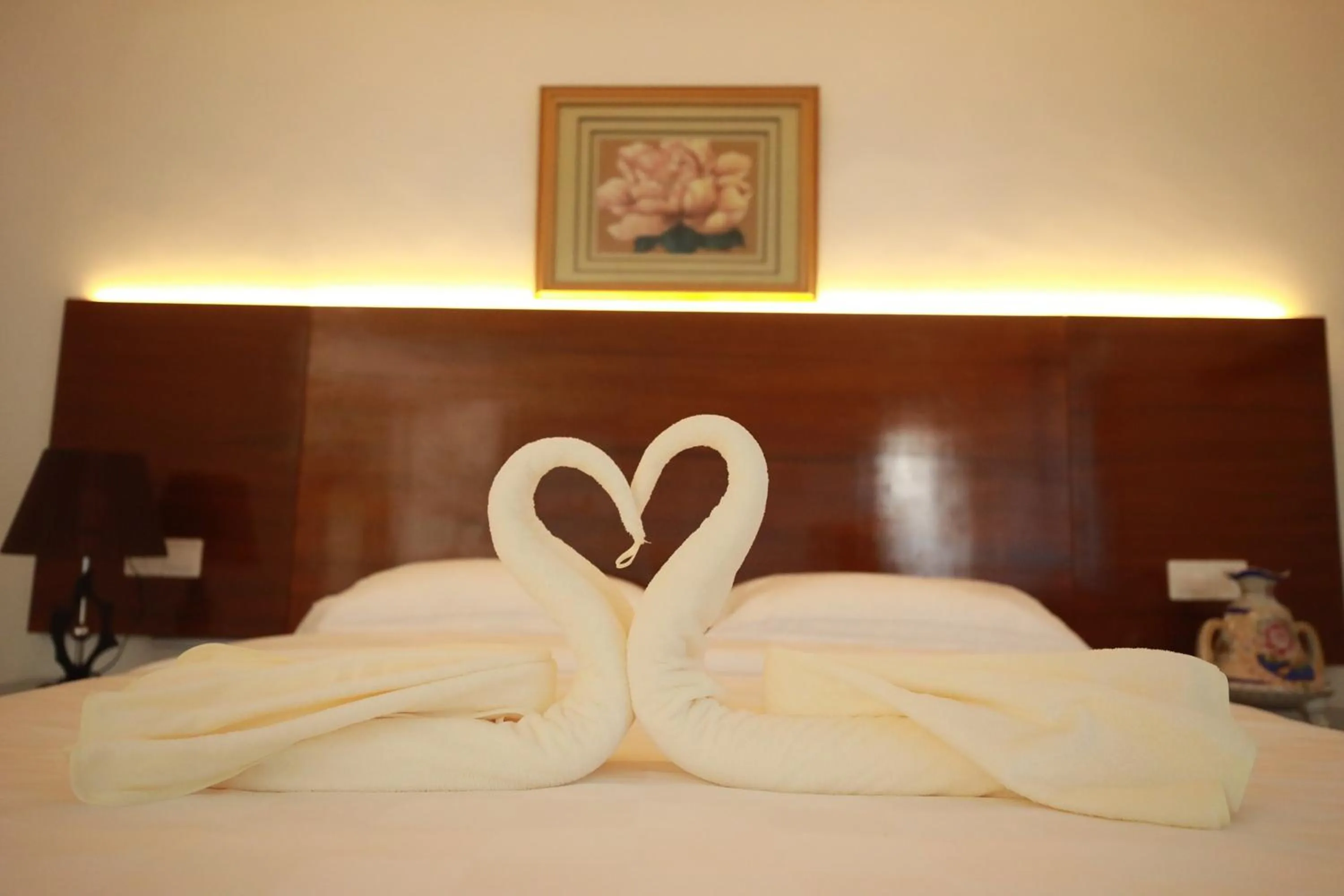 Bed in Bohol Plaza Mountain Resort and Restaurant