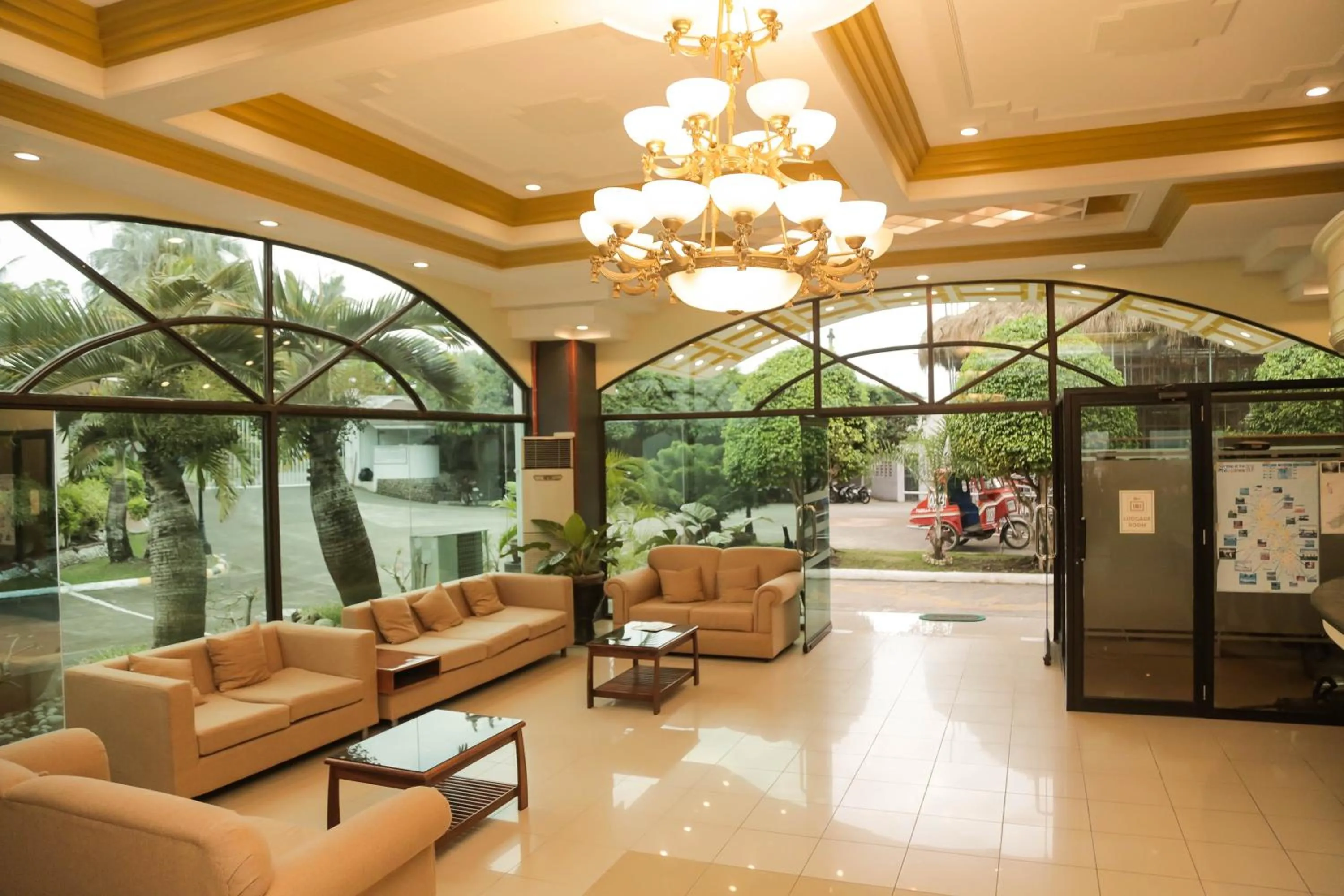 Lobby or reception in Bohol Plaza Mountain Resort and Restaurant