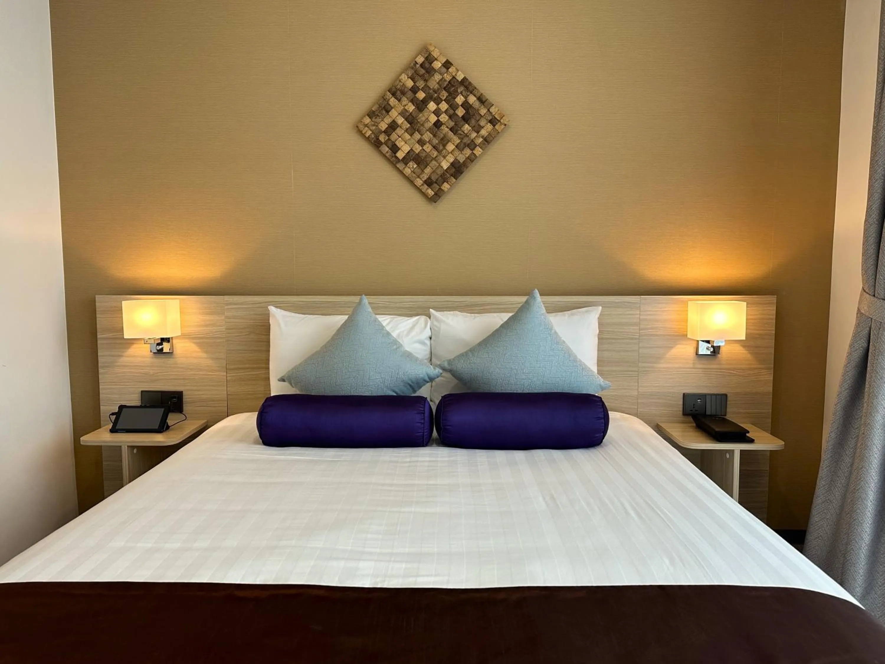 Bed in Hotel Yah Hanoi & Spa