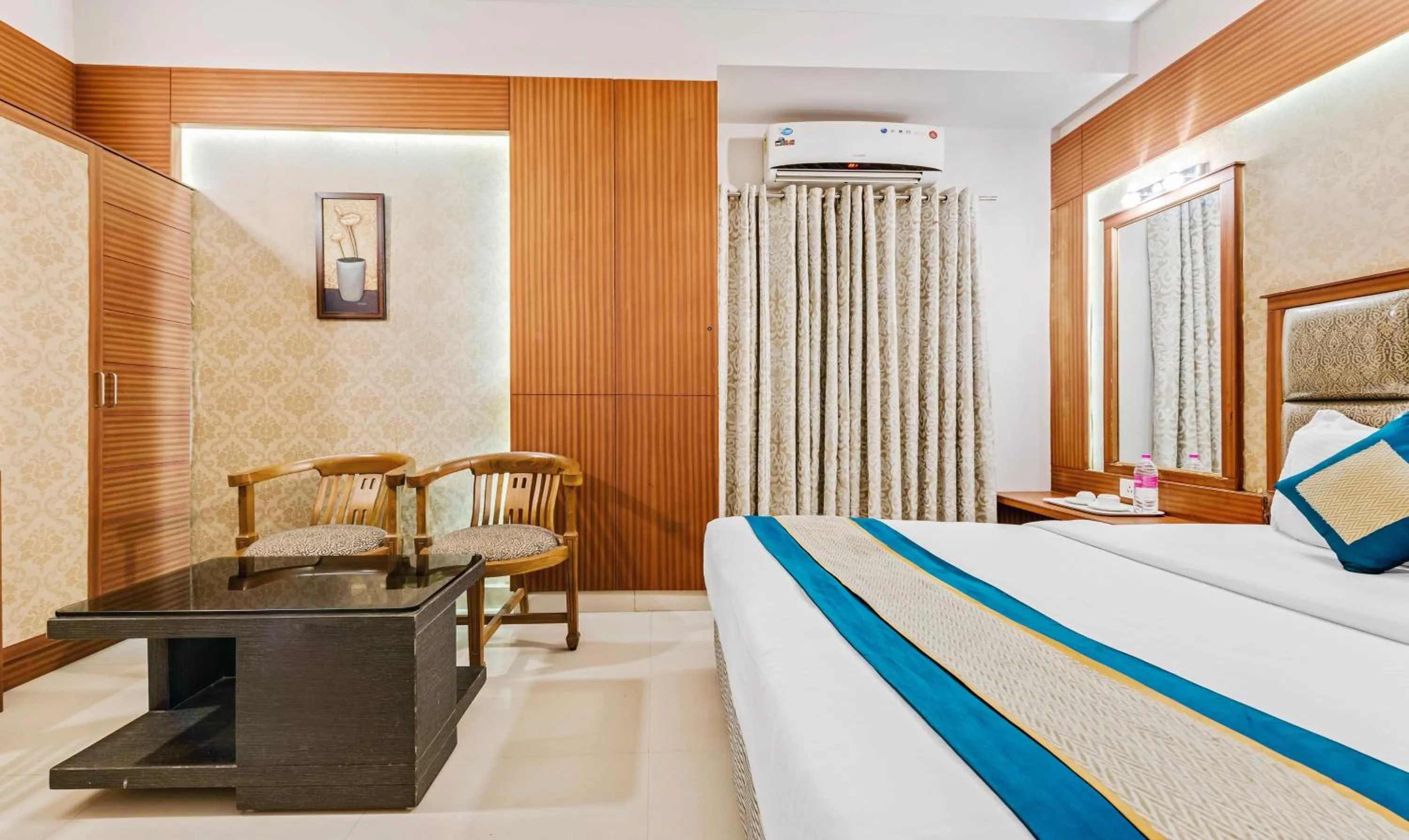 Bedroom, Bed in Pine Tree Boutique Hotel