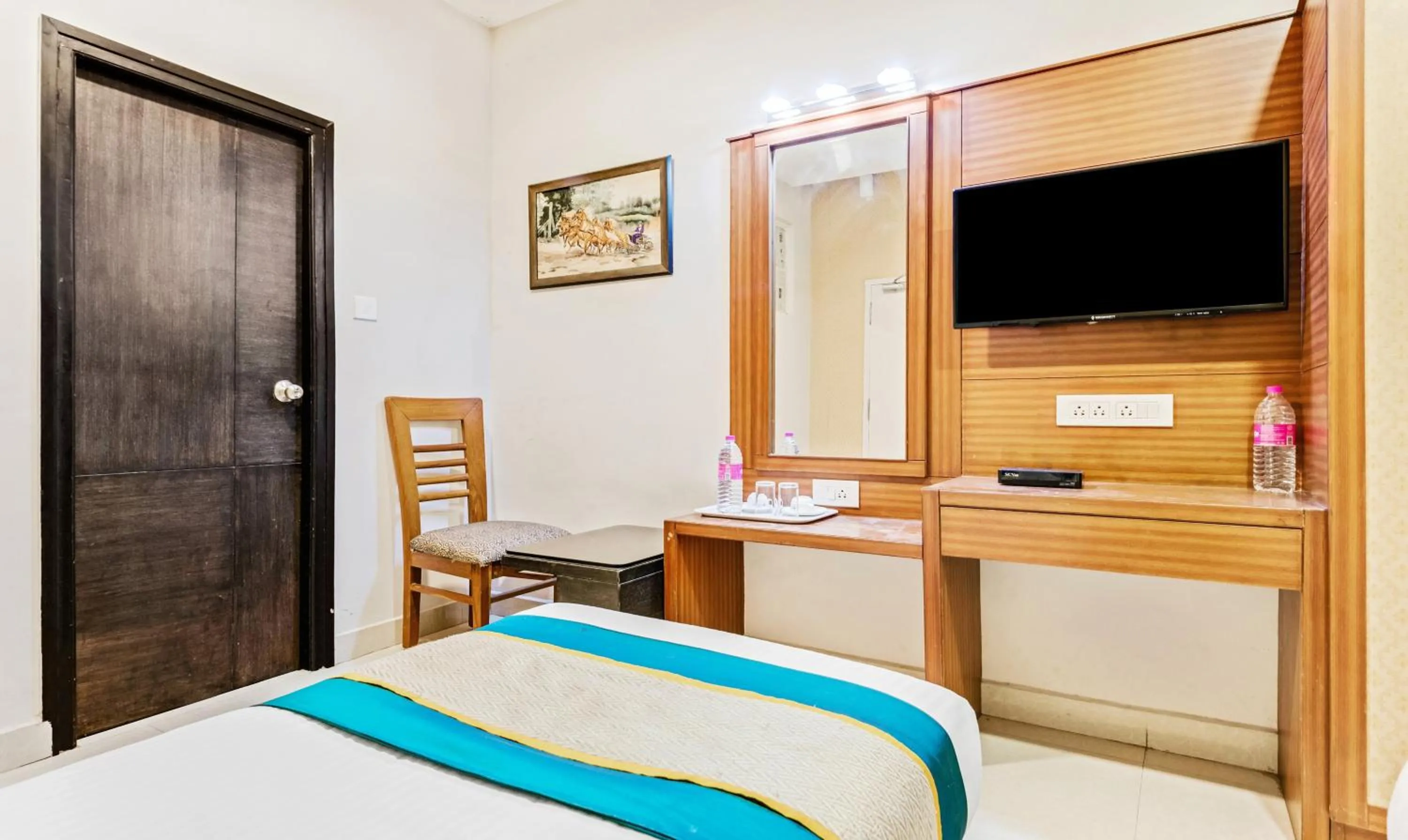 Bedroom, Bed in Pine Tree Boutique Hotel