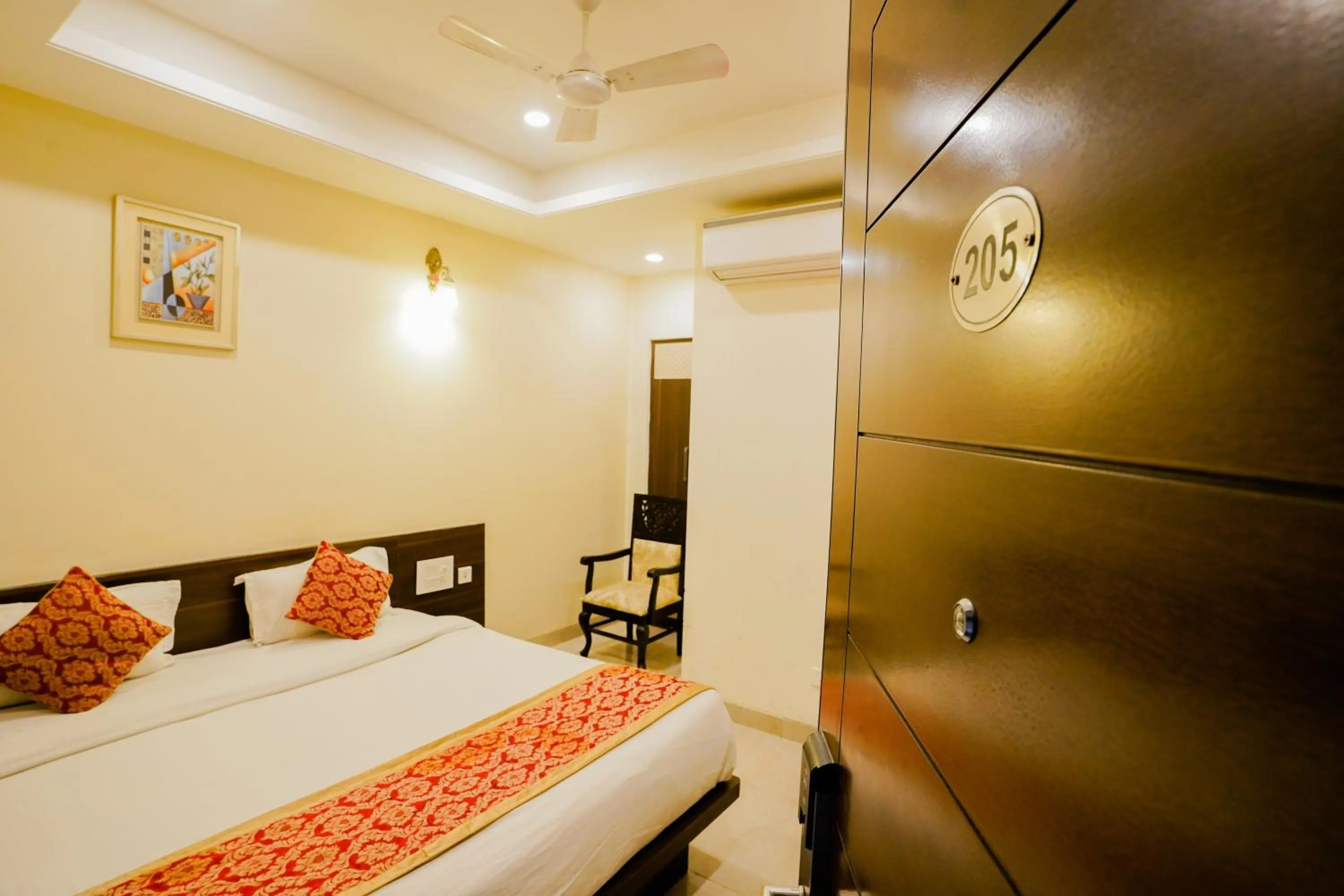 Bed in Hotel Cheelgadi