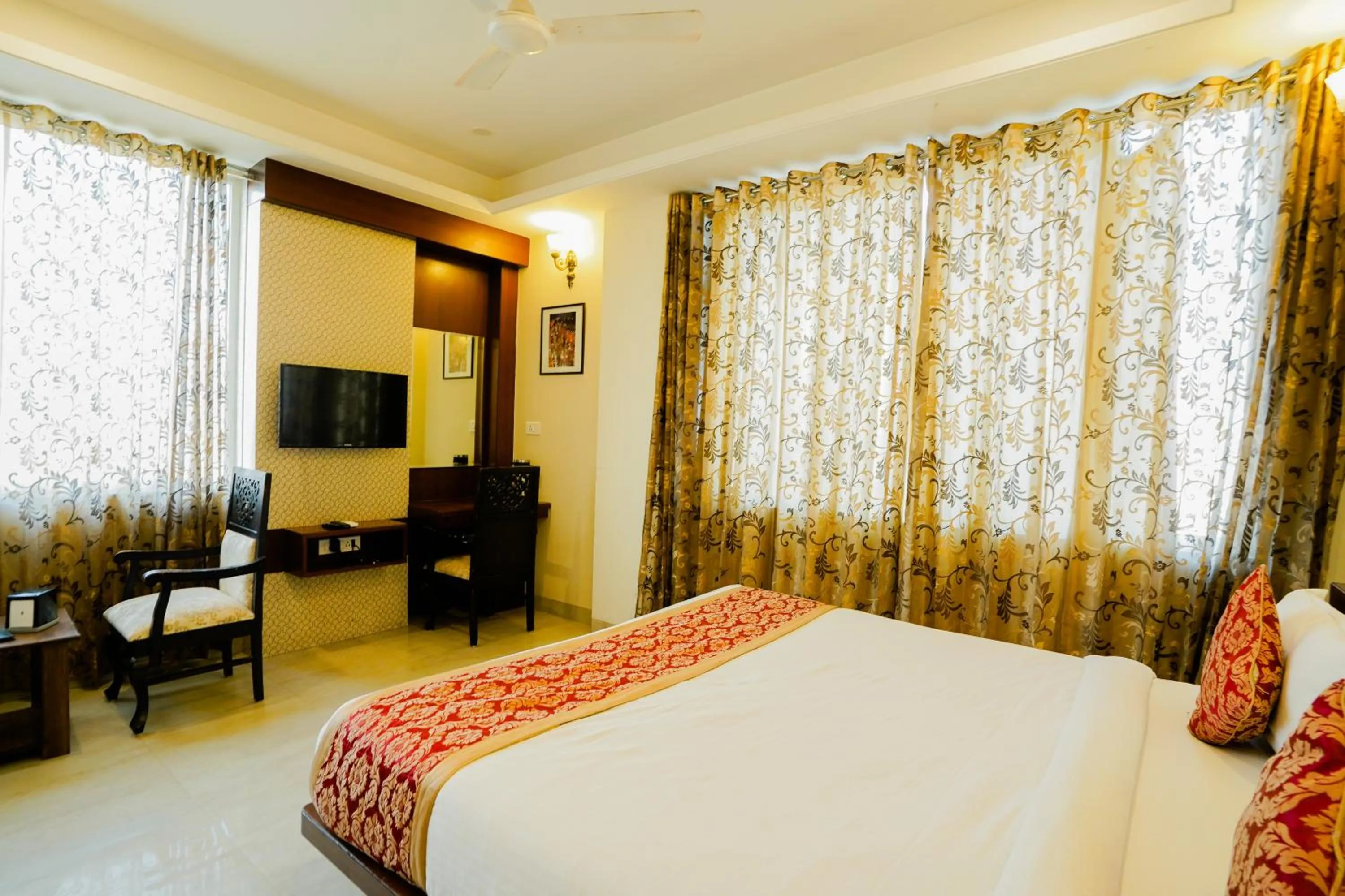 Bed in Hotel Cheelgadi