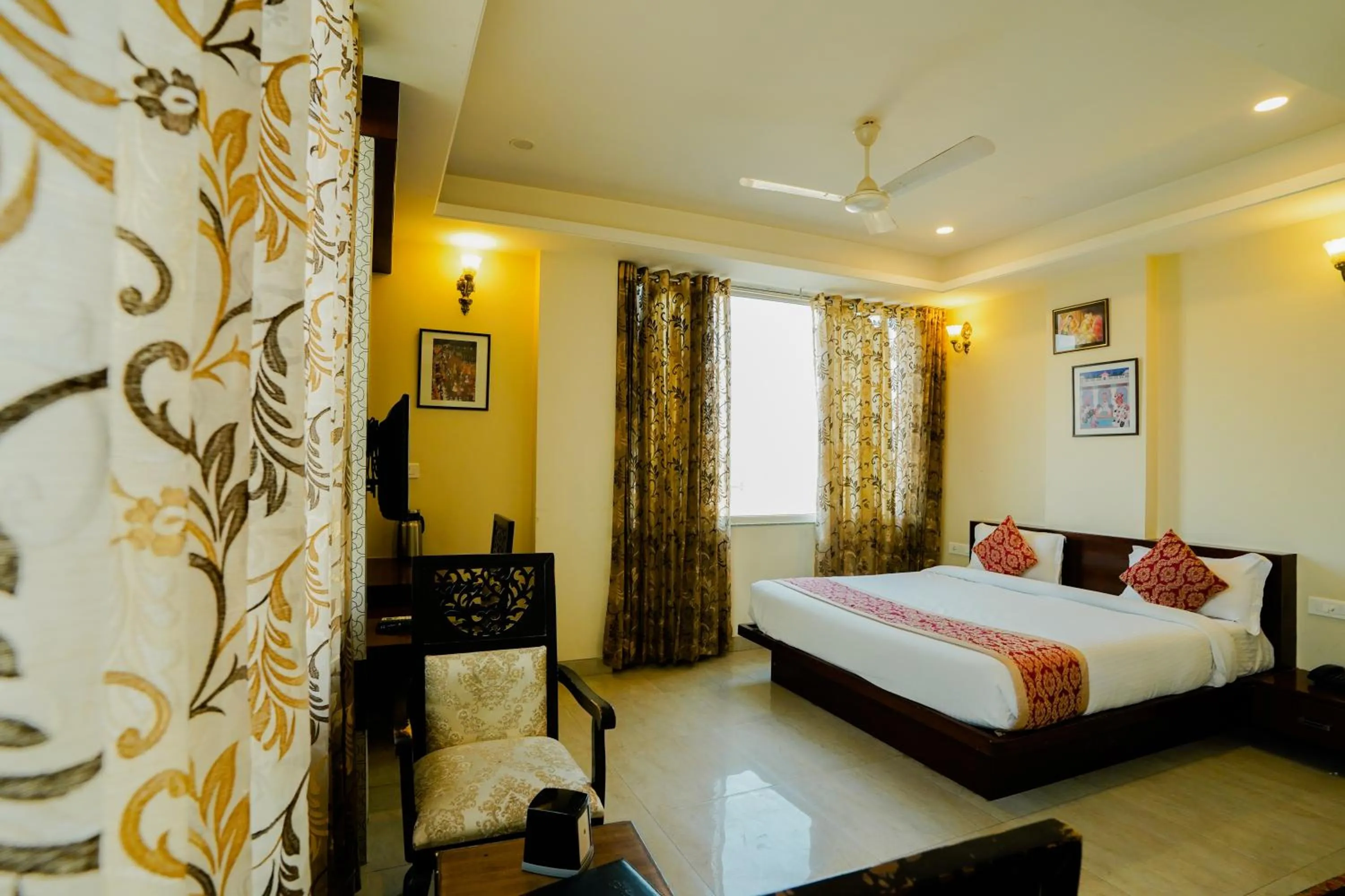 Bed in Hotel Cheelgadi