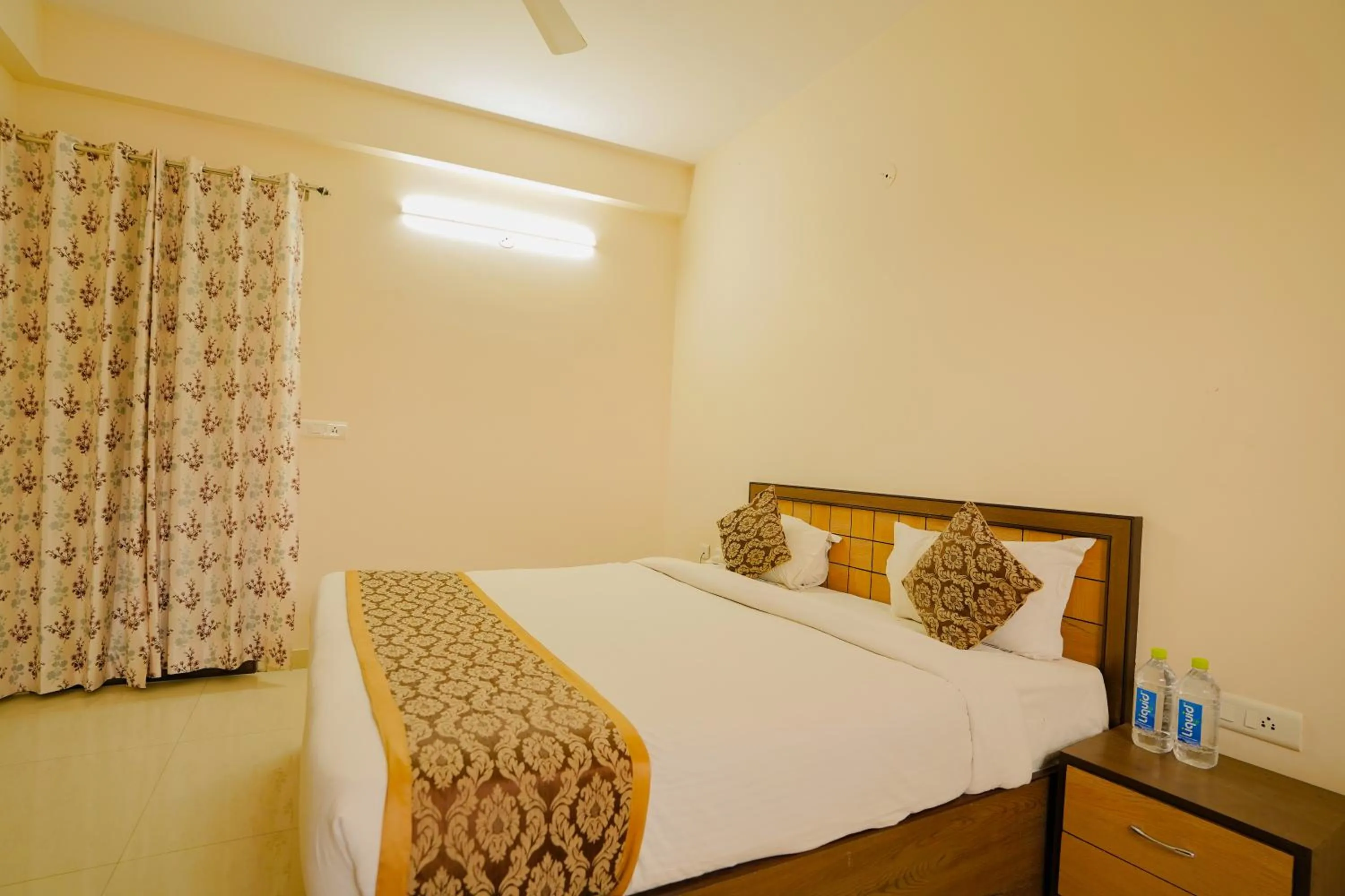 Bed in Hotel Cheelgadi