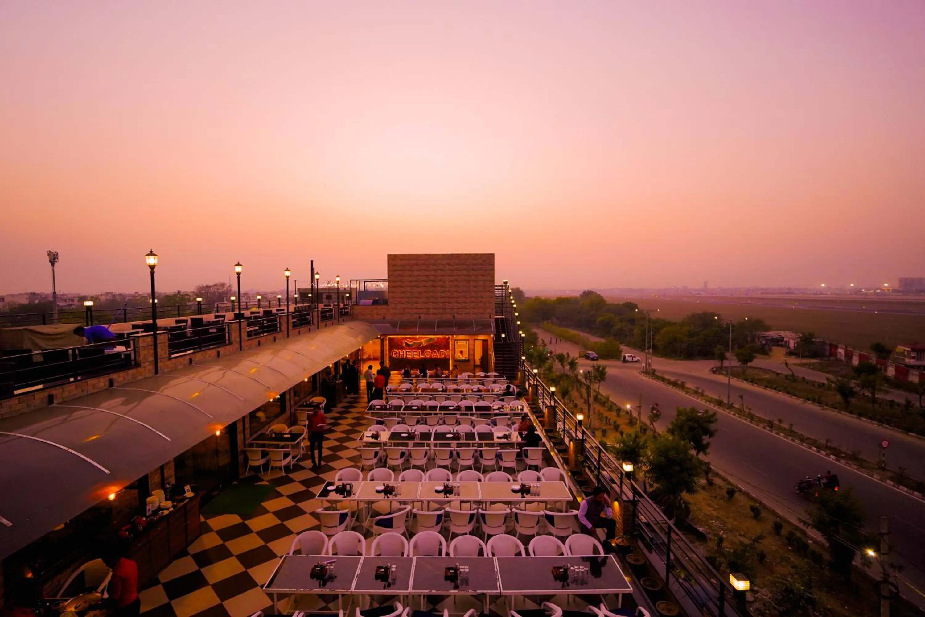 Restaurant/places to eat in Hotel Cheelgadi