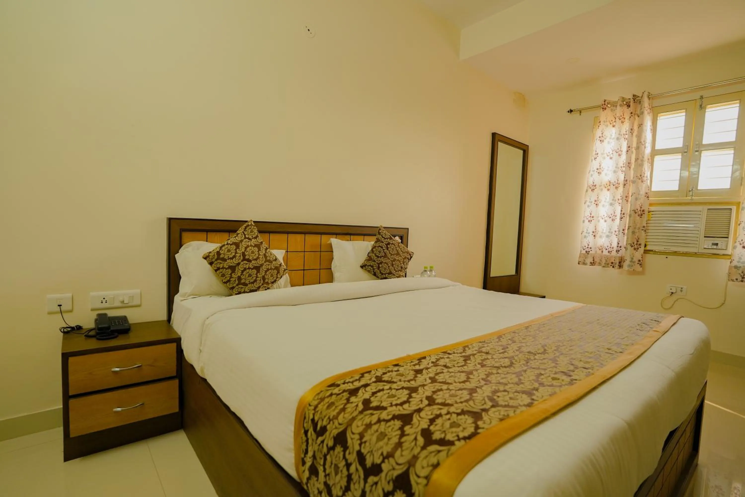 Bed in Hotel Cheelgadi