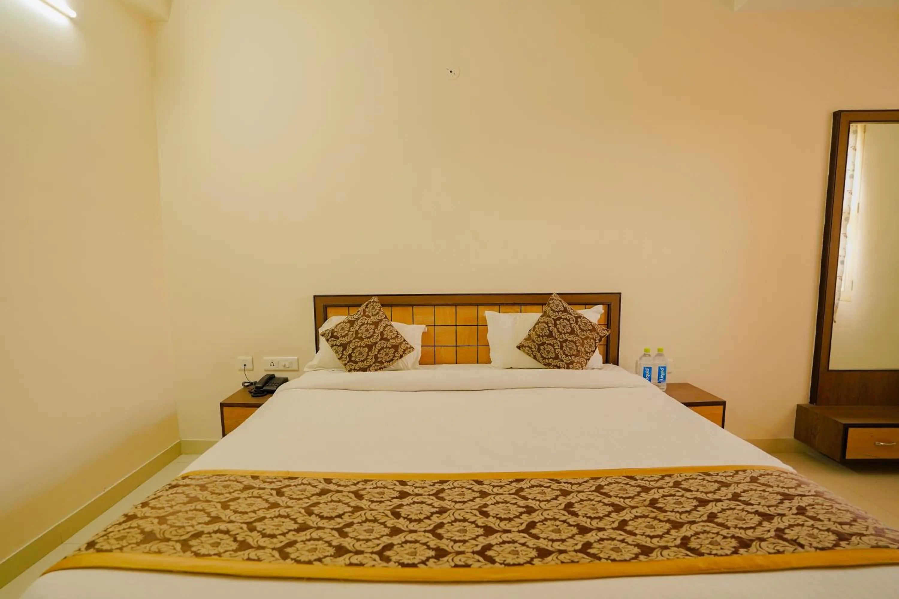 Bed in Hotel Cheelgadi