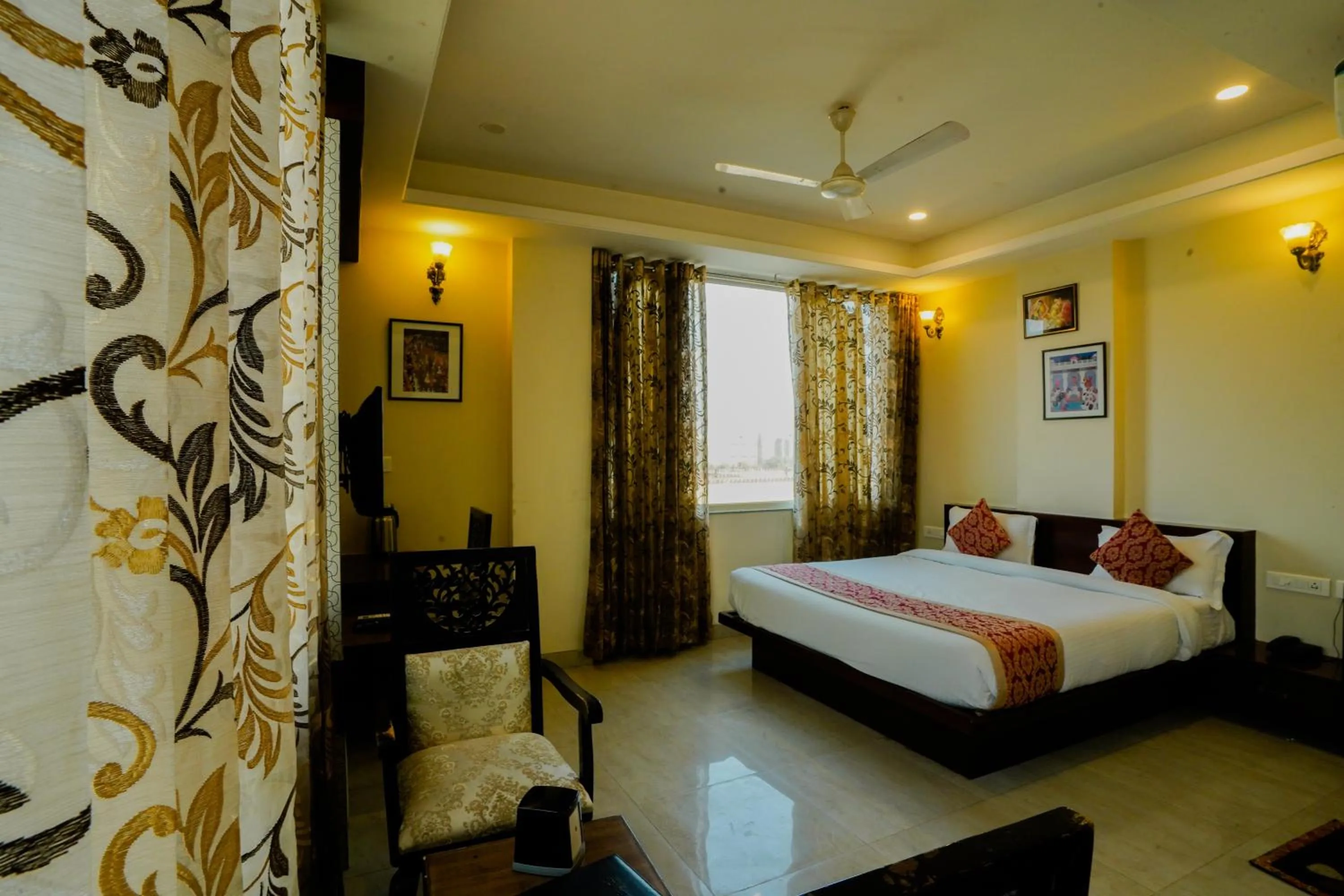 Bed in Hotel Cheelgadi