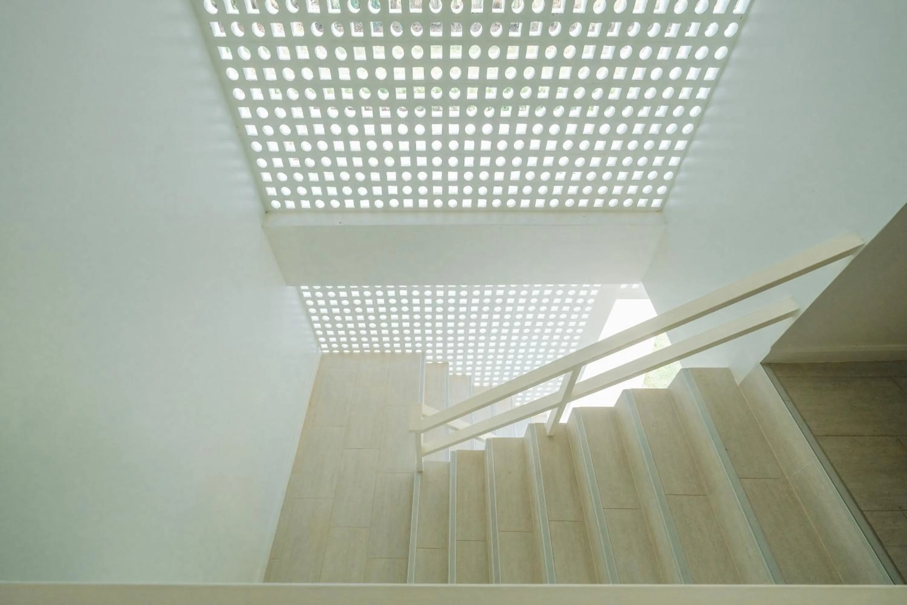 LAKE HOUSE Naka Cave