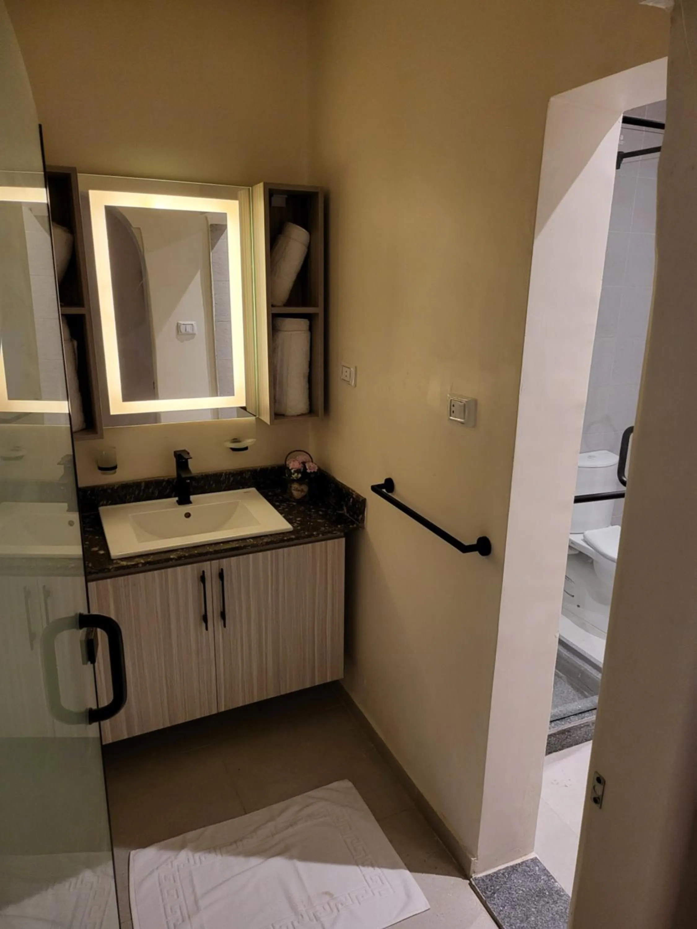 Bathroom in STEPS IN Pyramids View