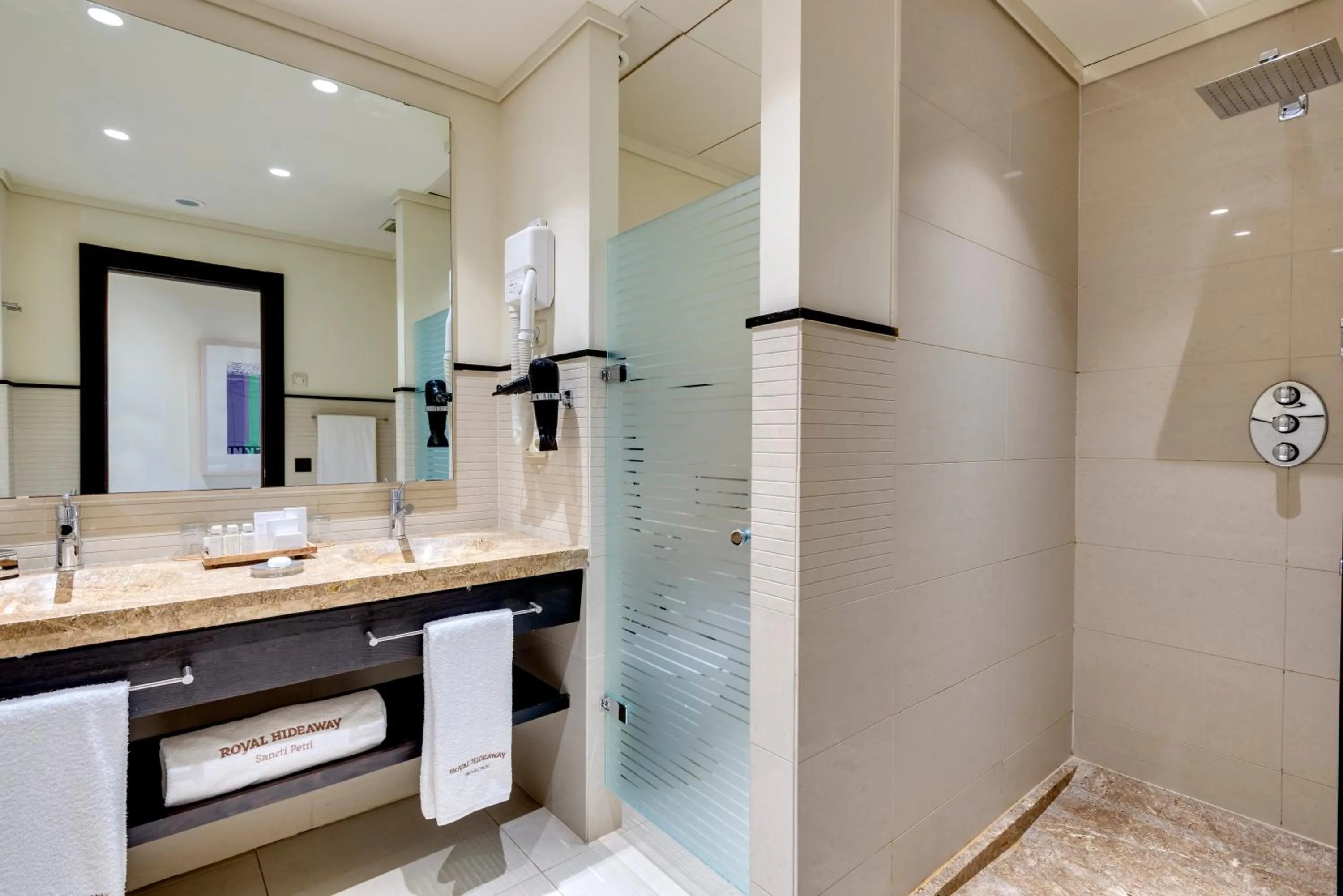 Shower in Royal Hideaway Sancti Petri