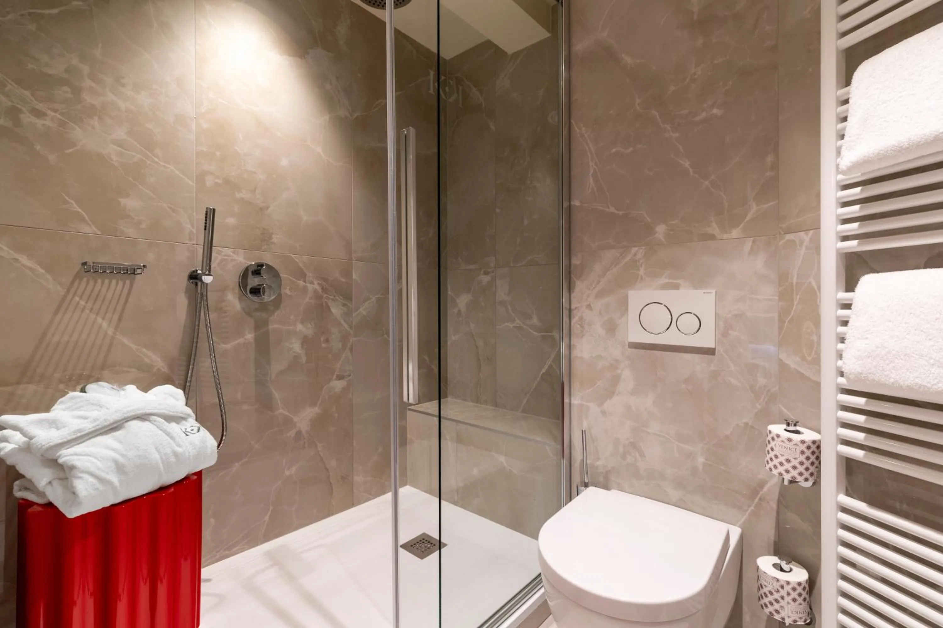 Shower in Palazzo Keller