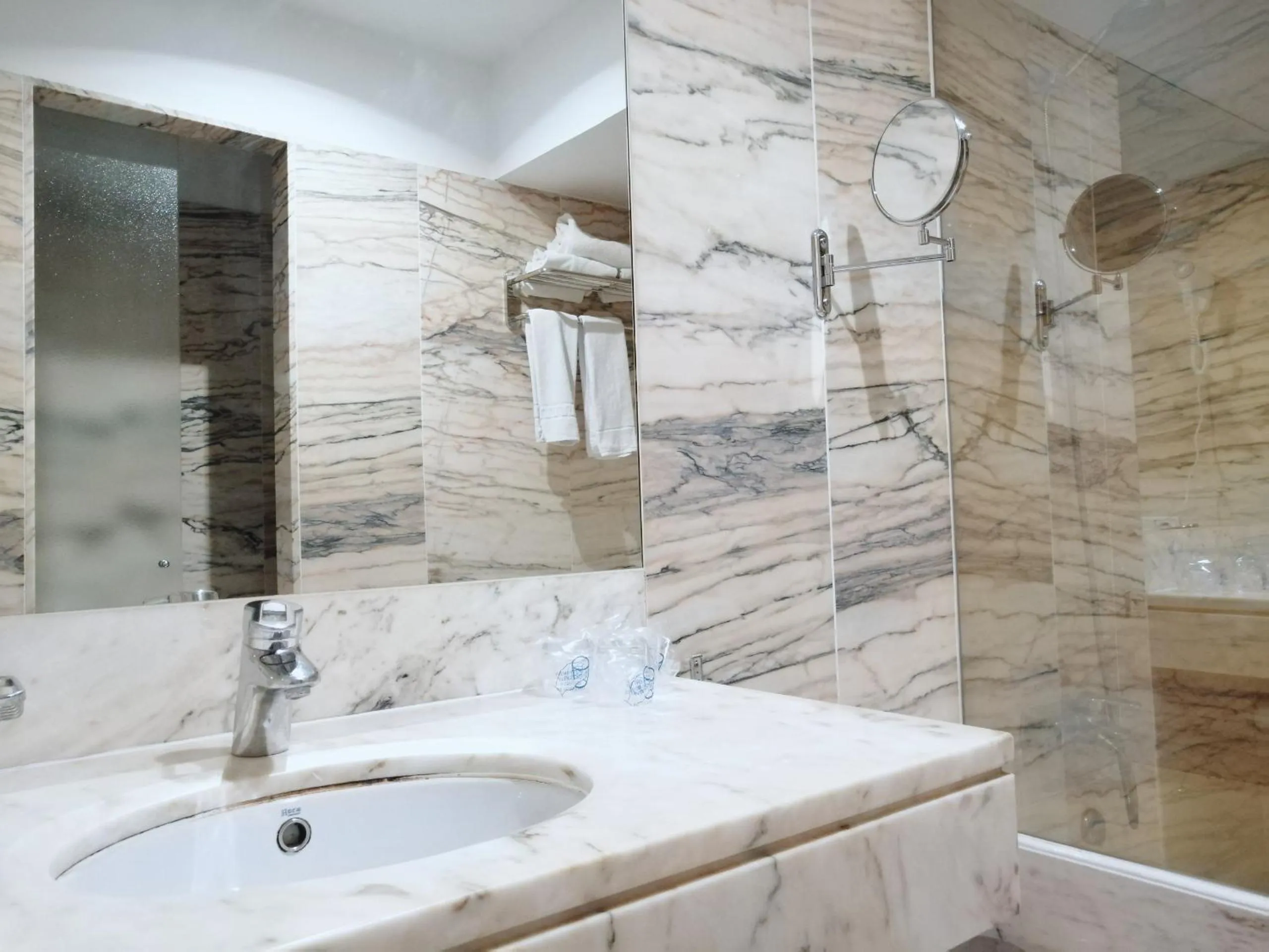 Bathroom in Mir Octavio