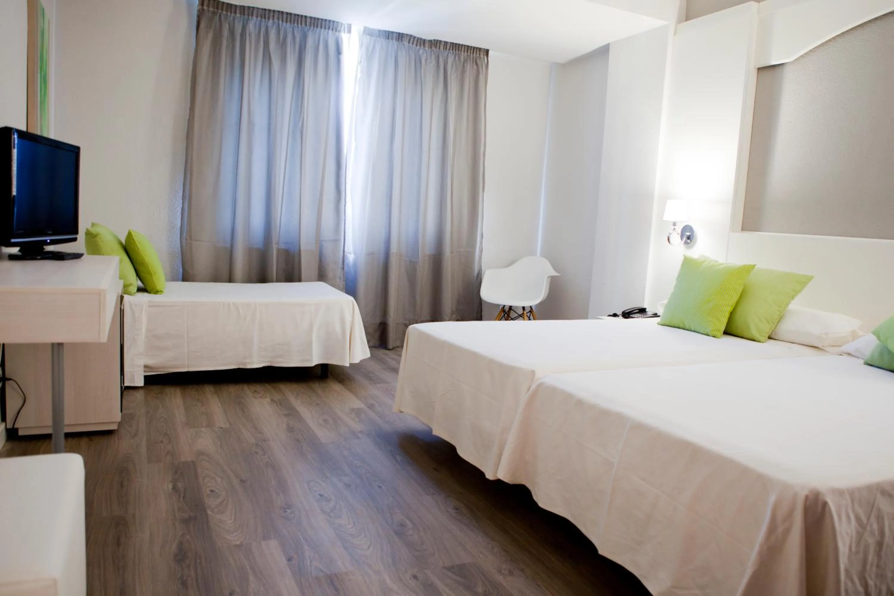 Property building, Bed in Mir Octavio