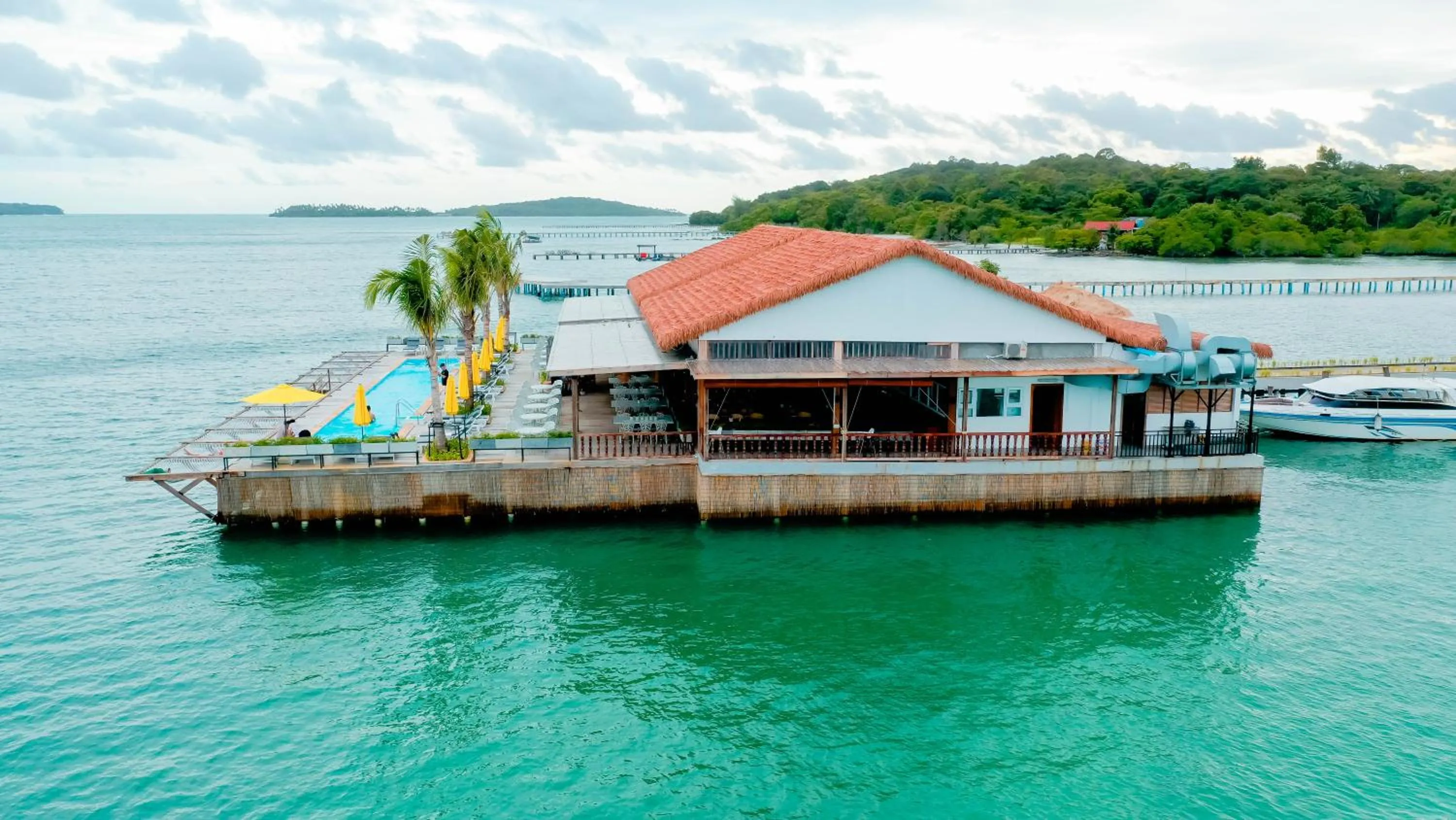 Property building in Koh Apikjun Resort by EHM