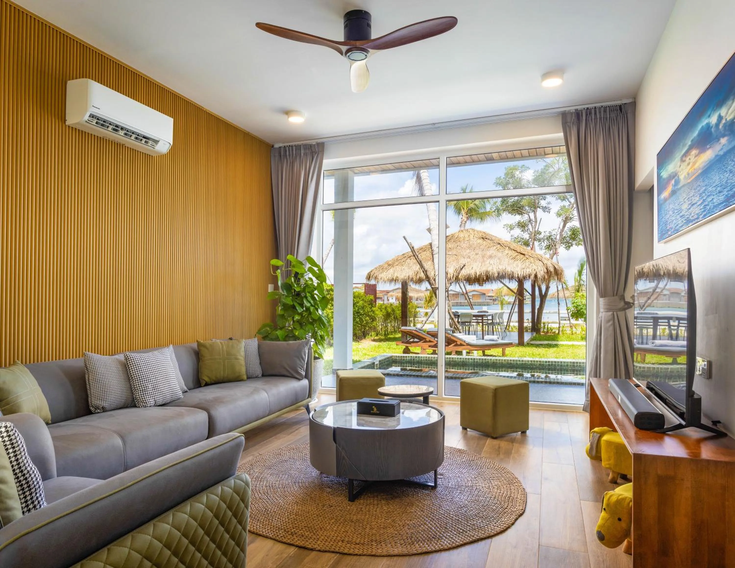 Living room in Koh Apikjun Resort by EHM