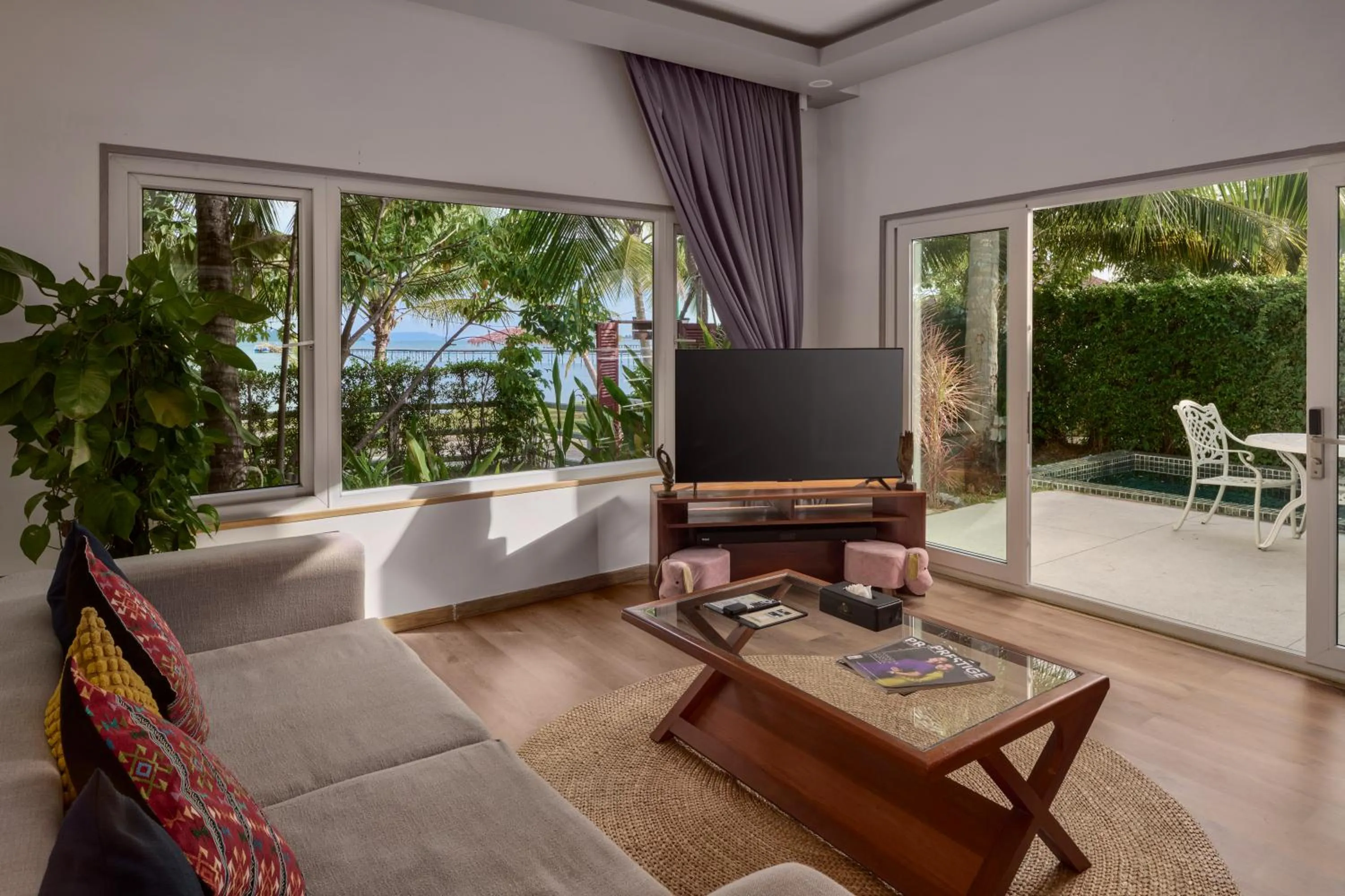 TV and multimedia in Koh Apikjun Resort by EHM