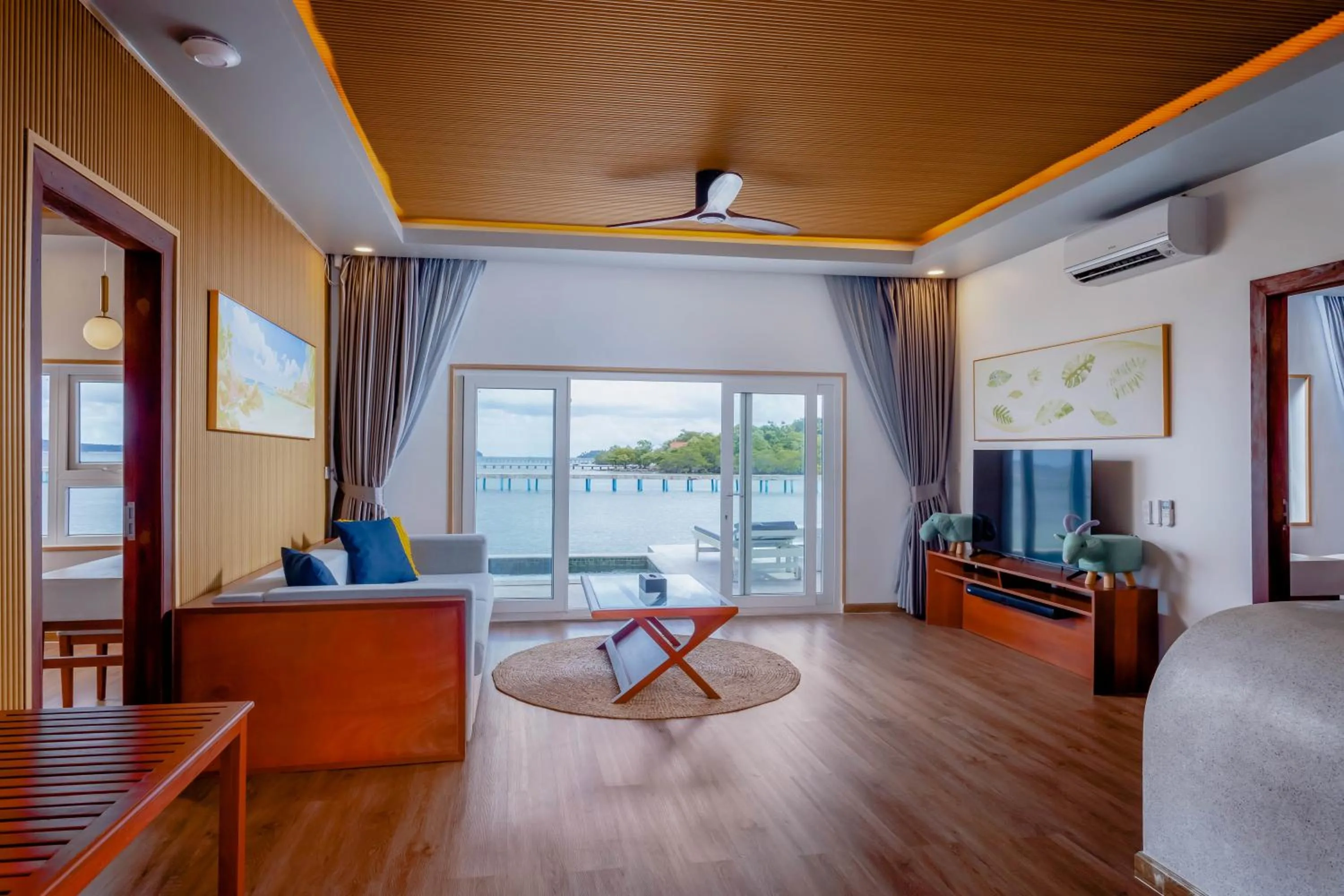 Living room in Koh Apikjun Resort by EHM