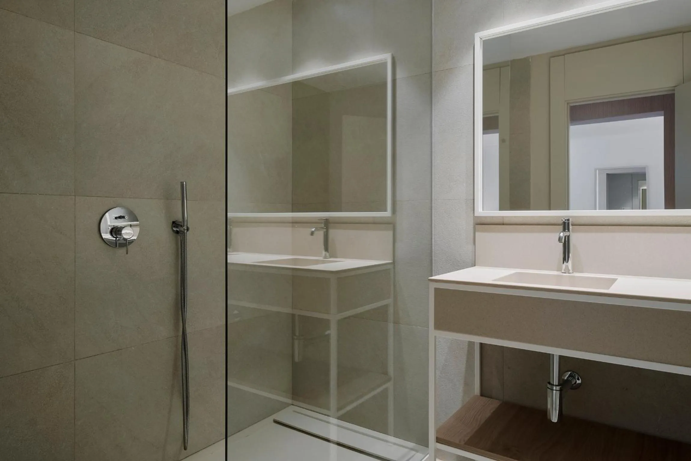 Shower in Prinsotel La Caleta