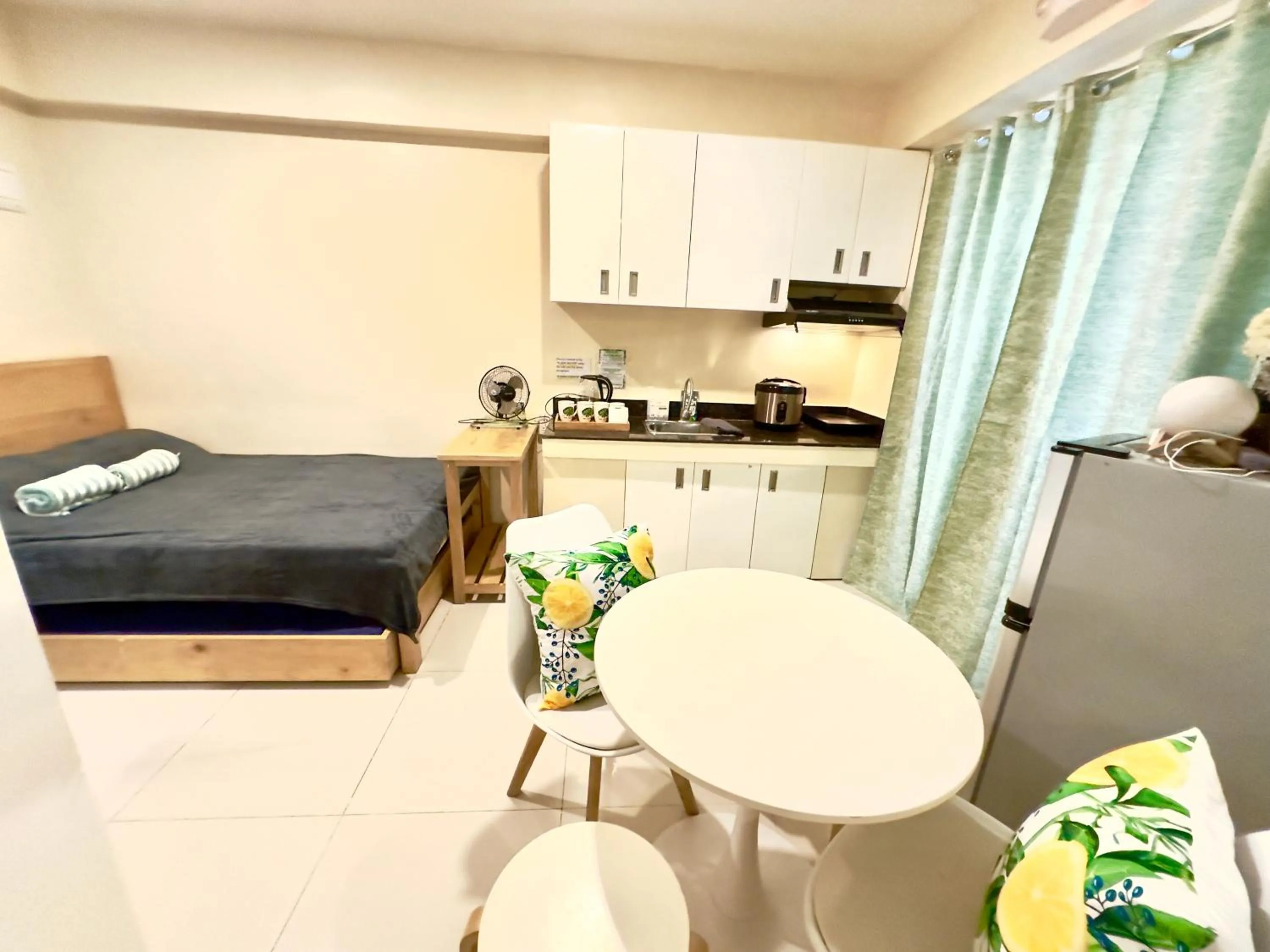 Bed in BURNHAM HILL CONDOMINIUM