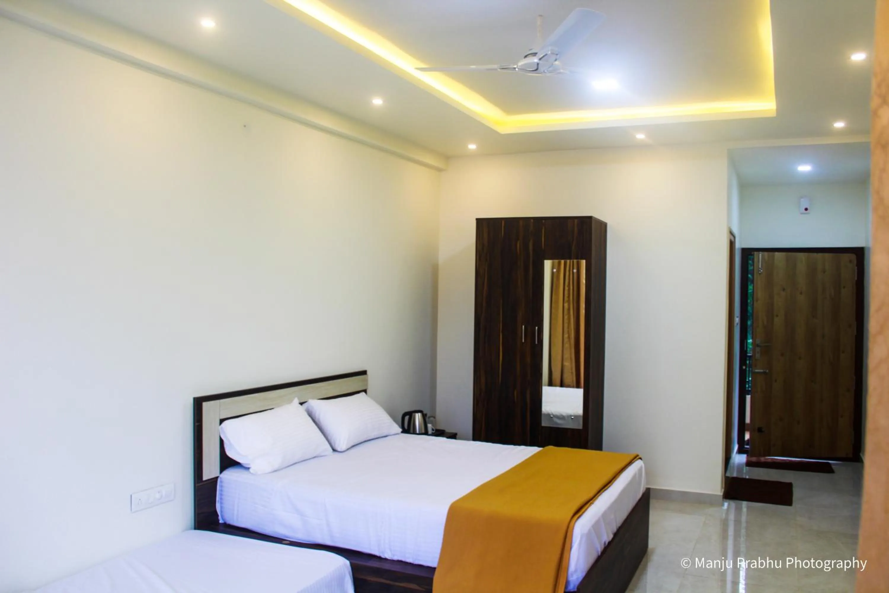 Photo of the whole room, Bed in Kurinji Inn