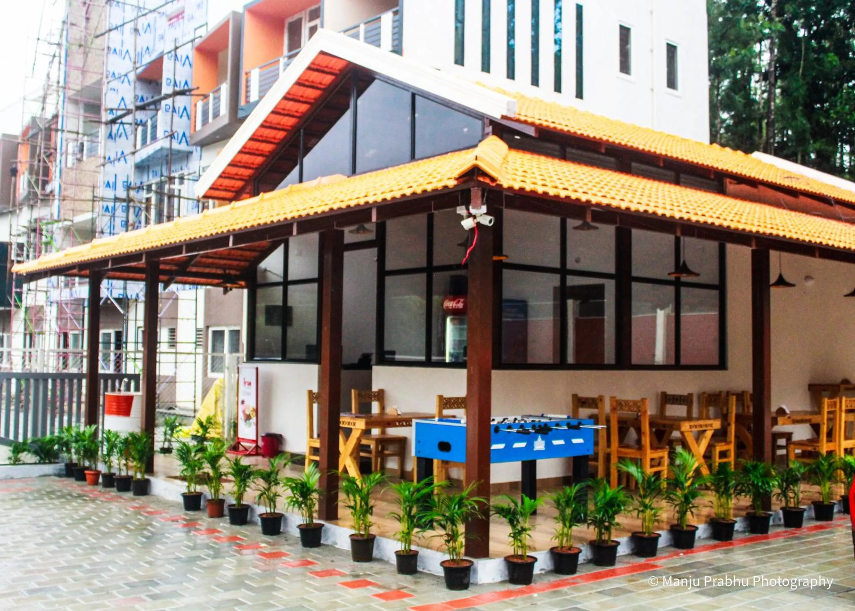 Restaurant/places to eat in Kurinji Inn