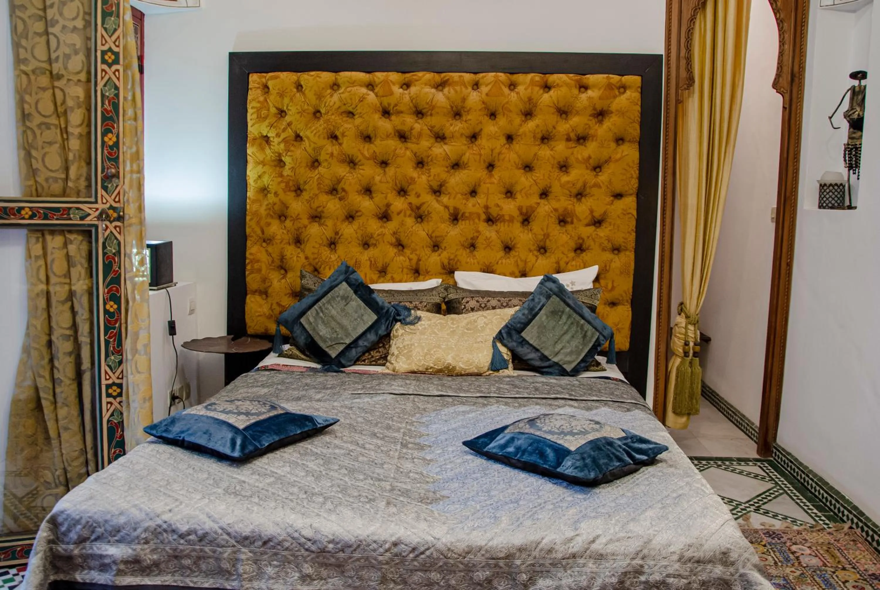 Bed in Riad Esmeralda