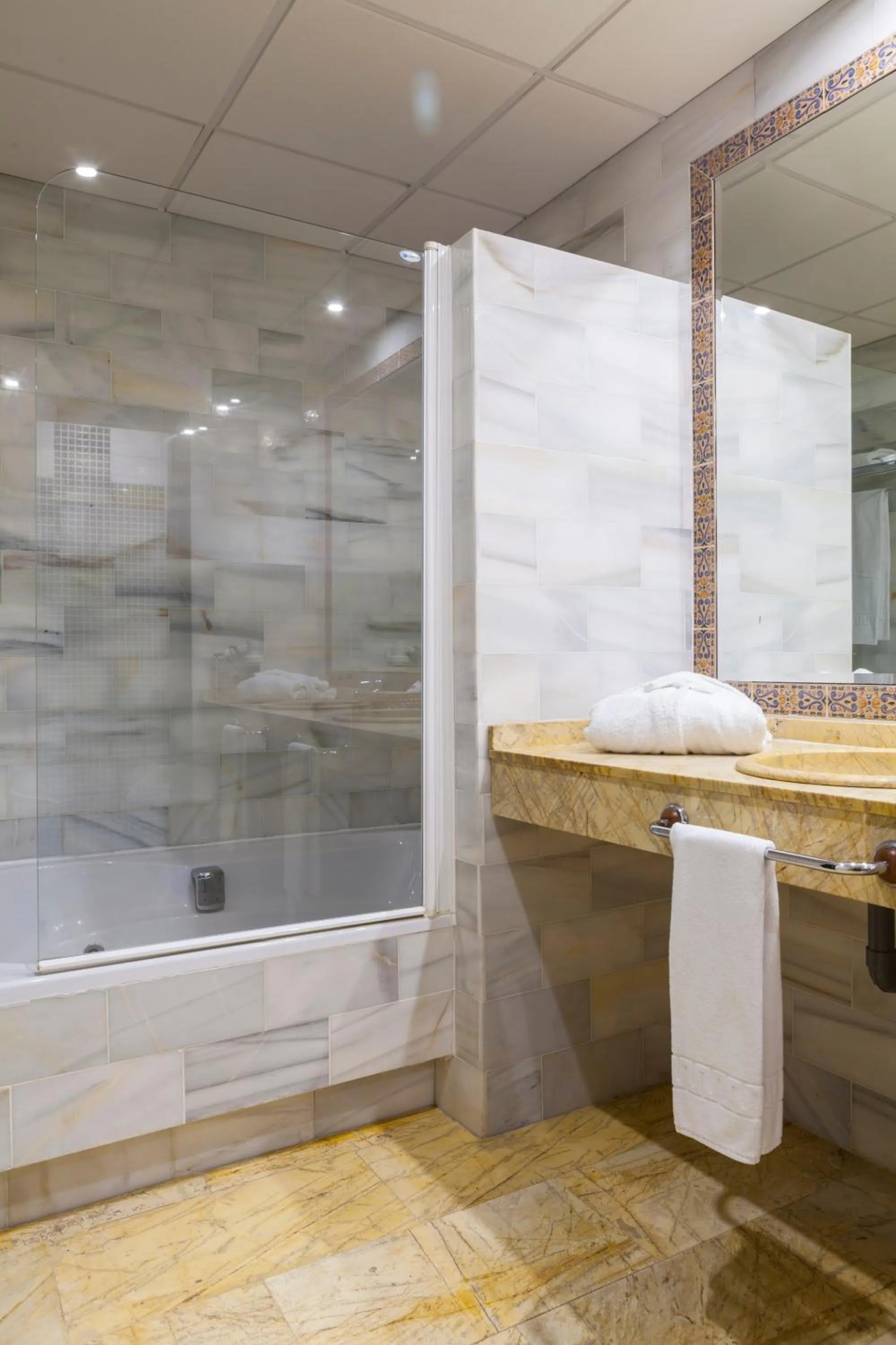 Hot Tub in Hotel Mexico