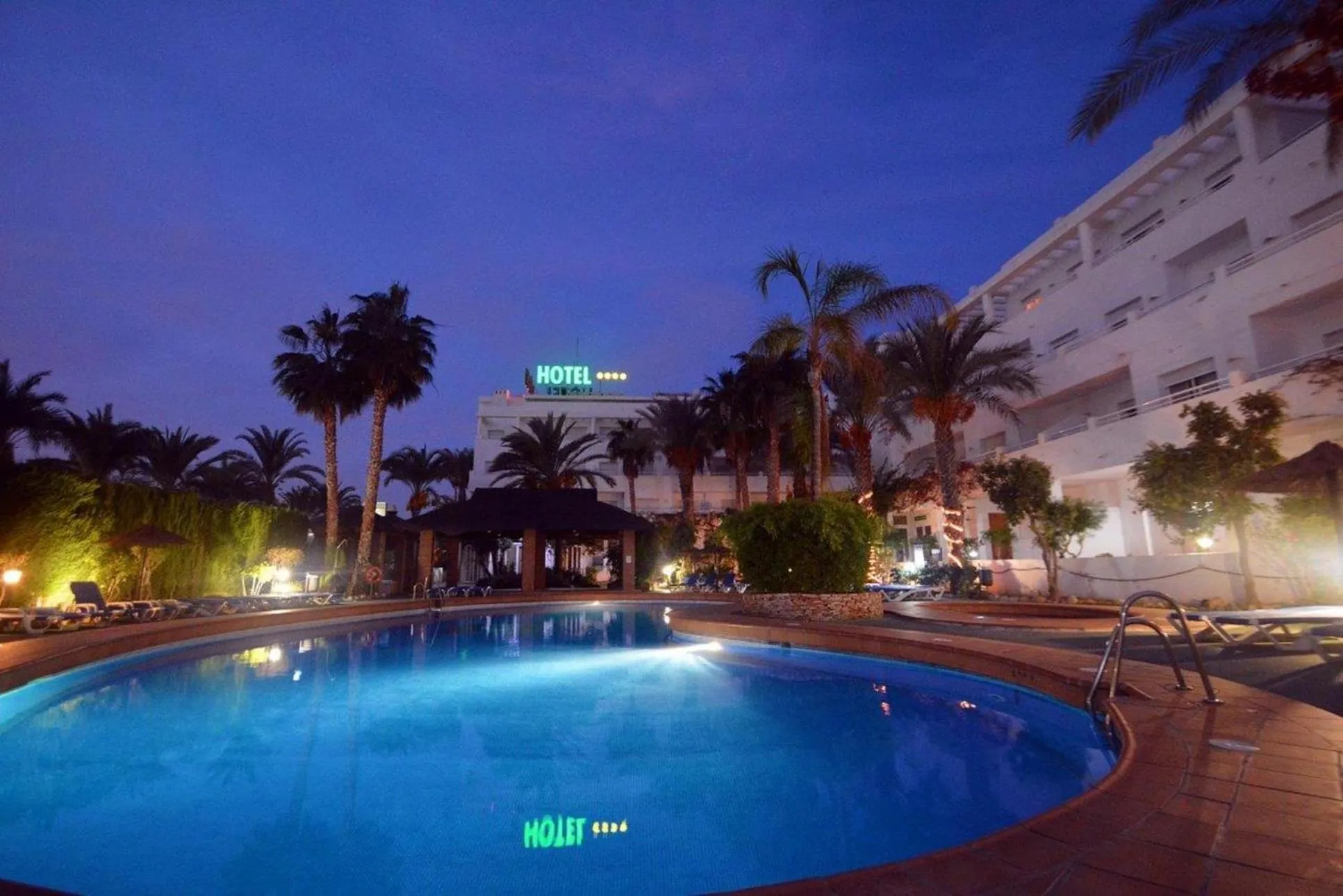 Swimming pool in Hotel Mexico