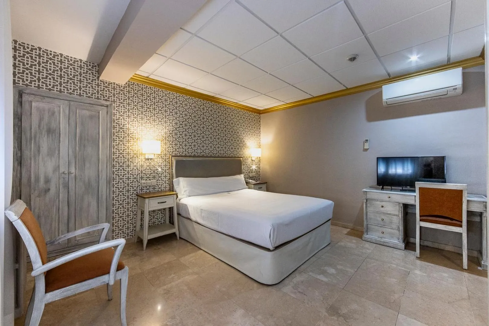 Bed in Hotel Sacromonte