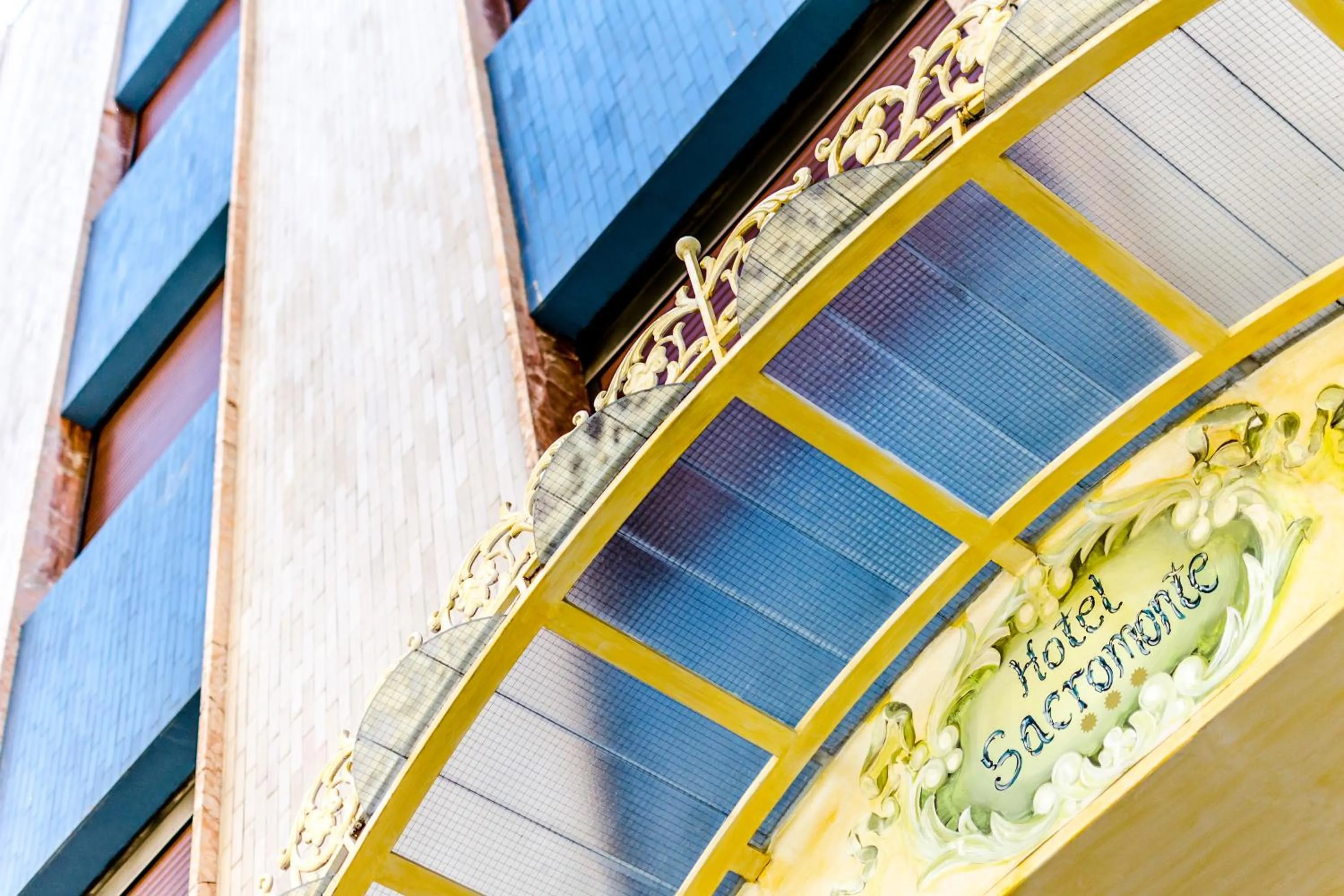 Facade/entrance in Hotel Sacromonte