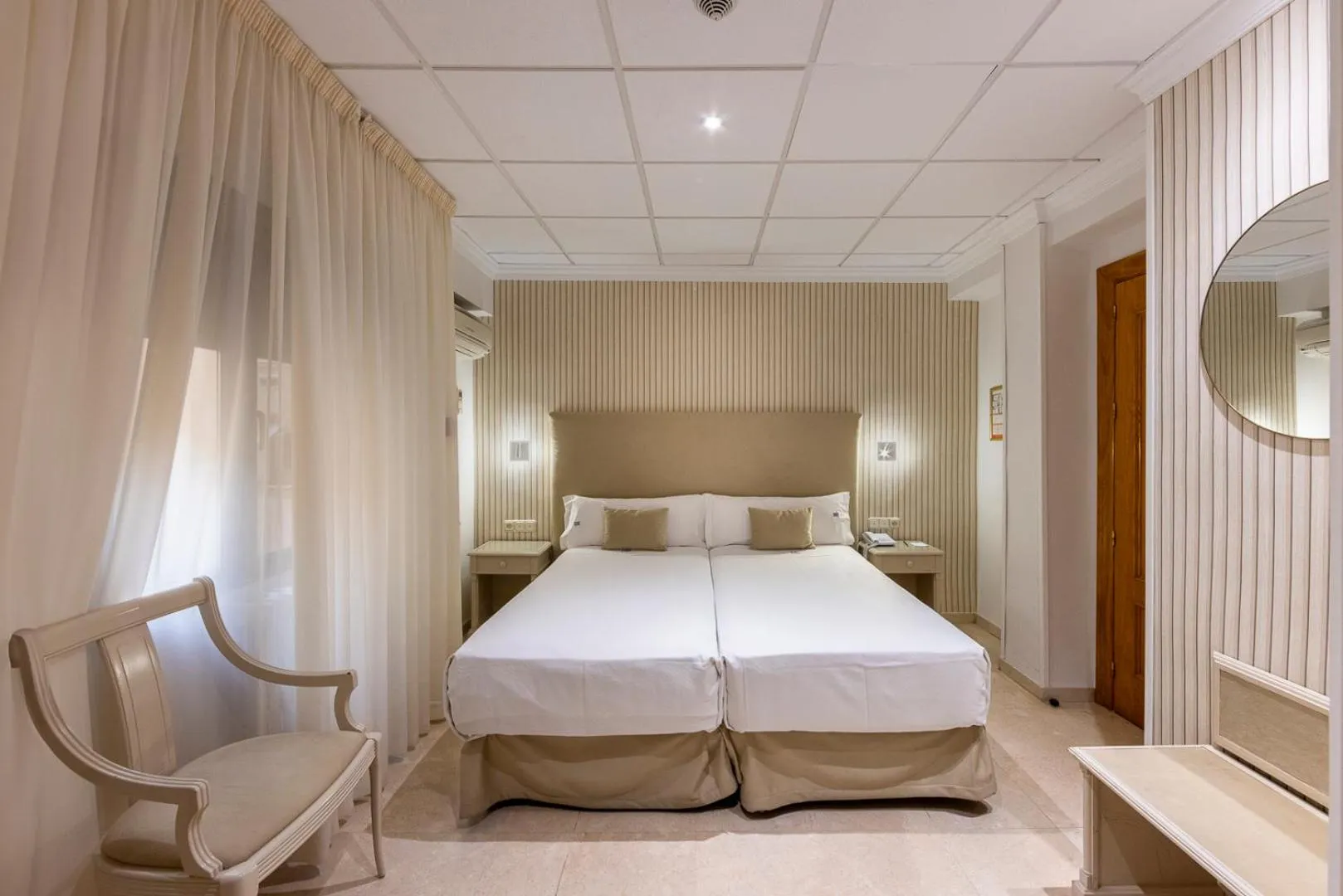 Bed in Hotel Sacromonte