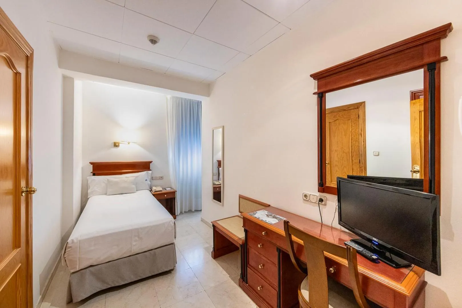 Bed in Hotel Sacromonte