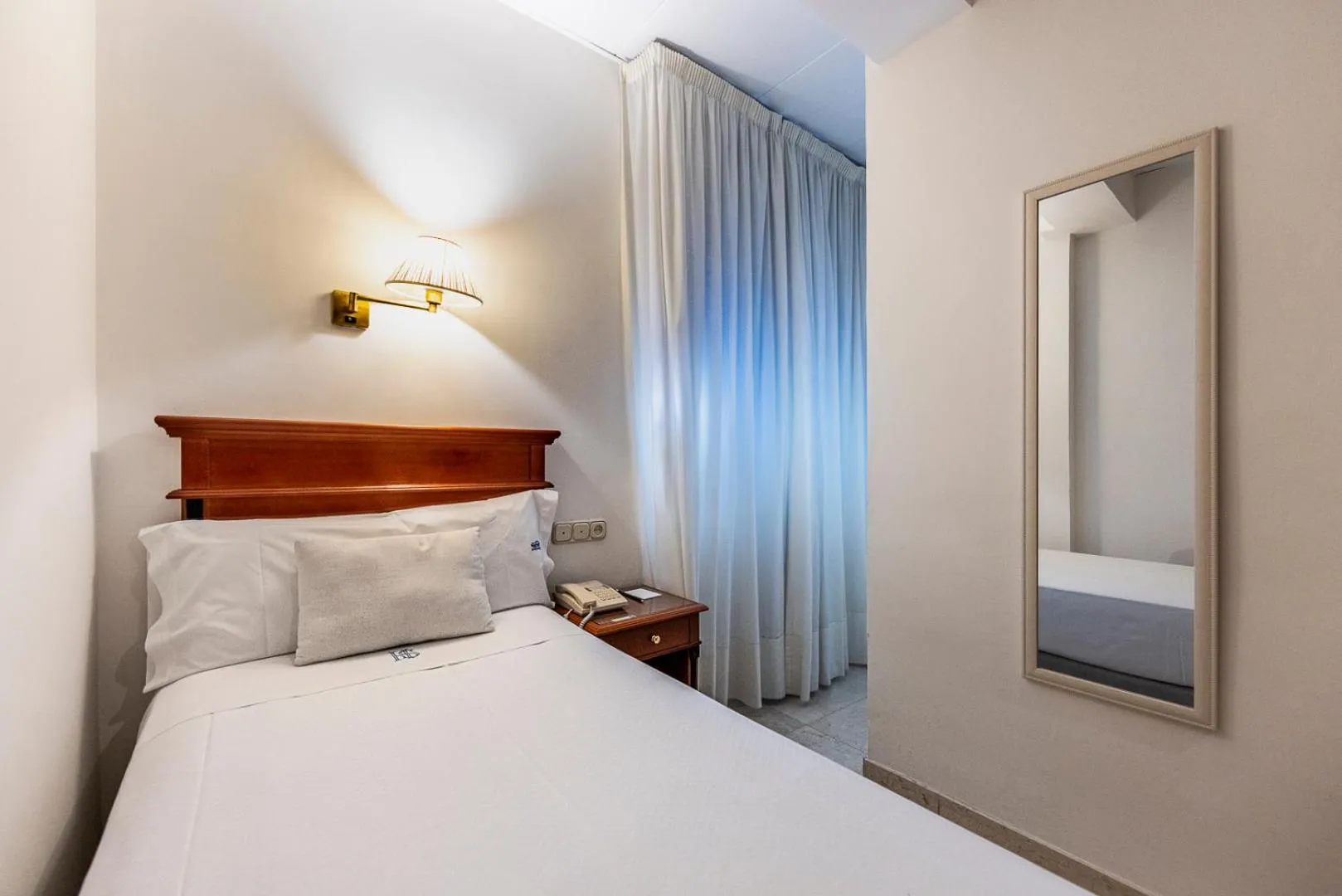 Bed in Hotel Sacromonte