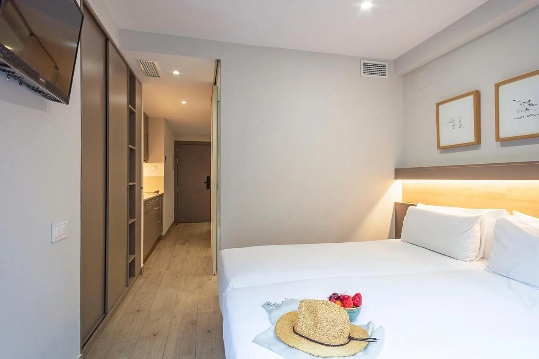 Bed in Aparthotel Bcn Montjuic