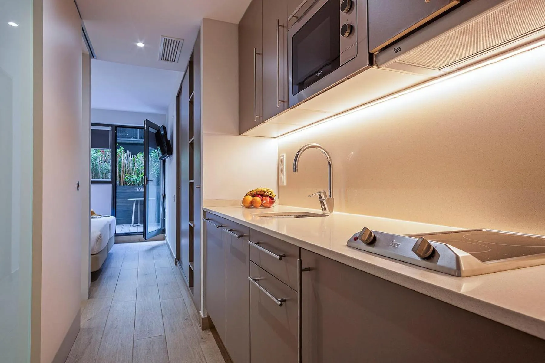 Kitchen or kitchenette in Aparthotel Bcn Montjuic