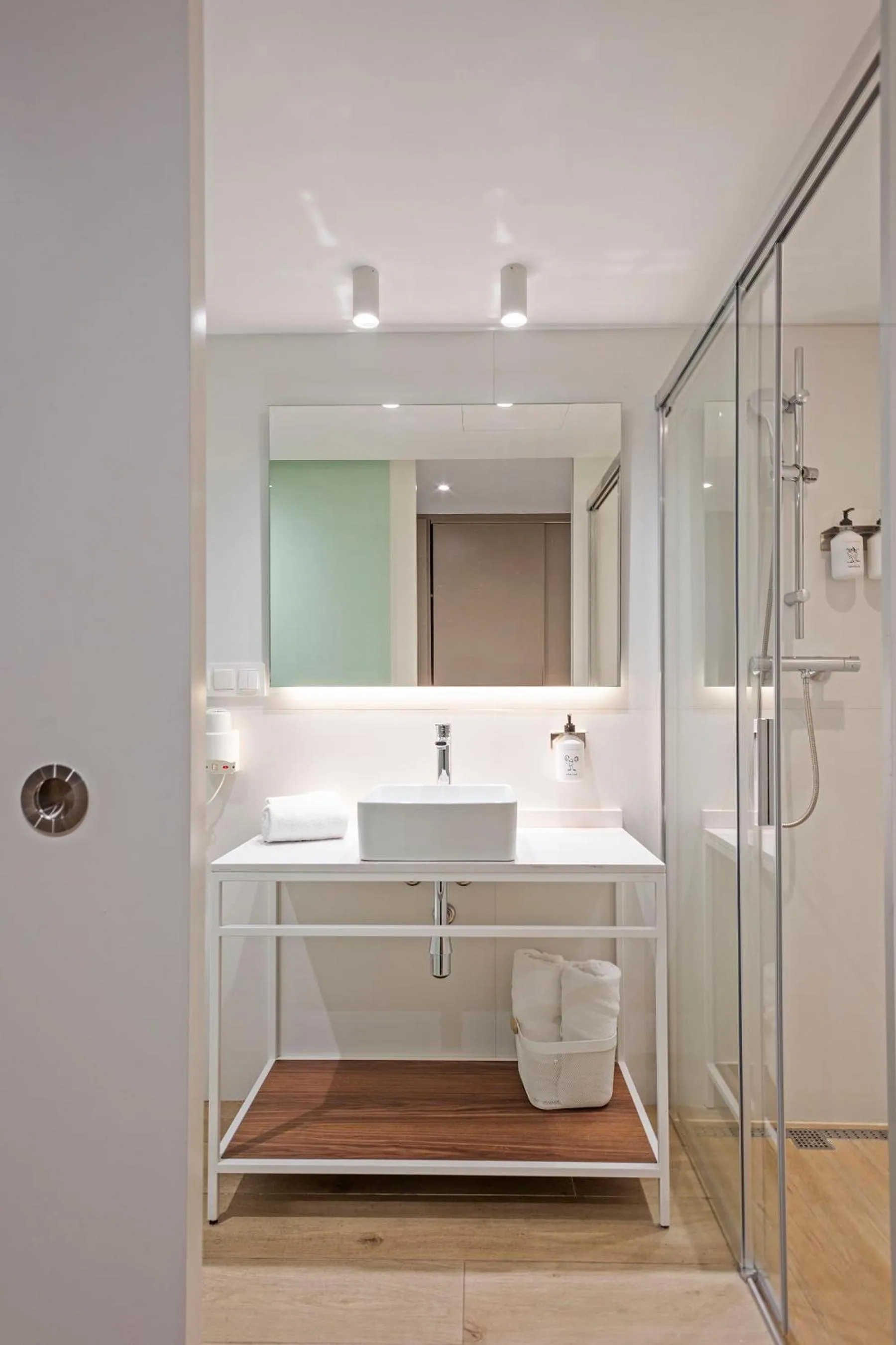 Shower in Aparthotel Bcn Montjuic