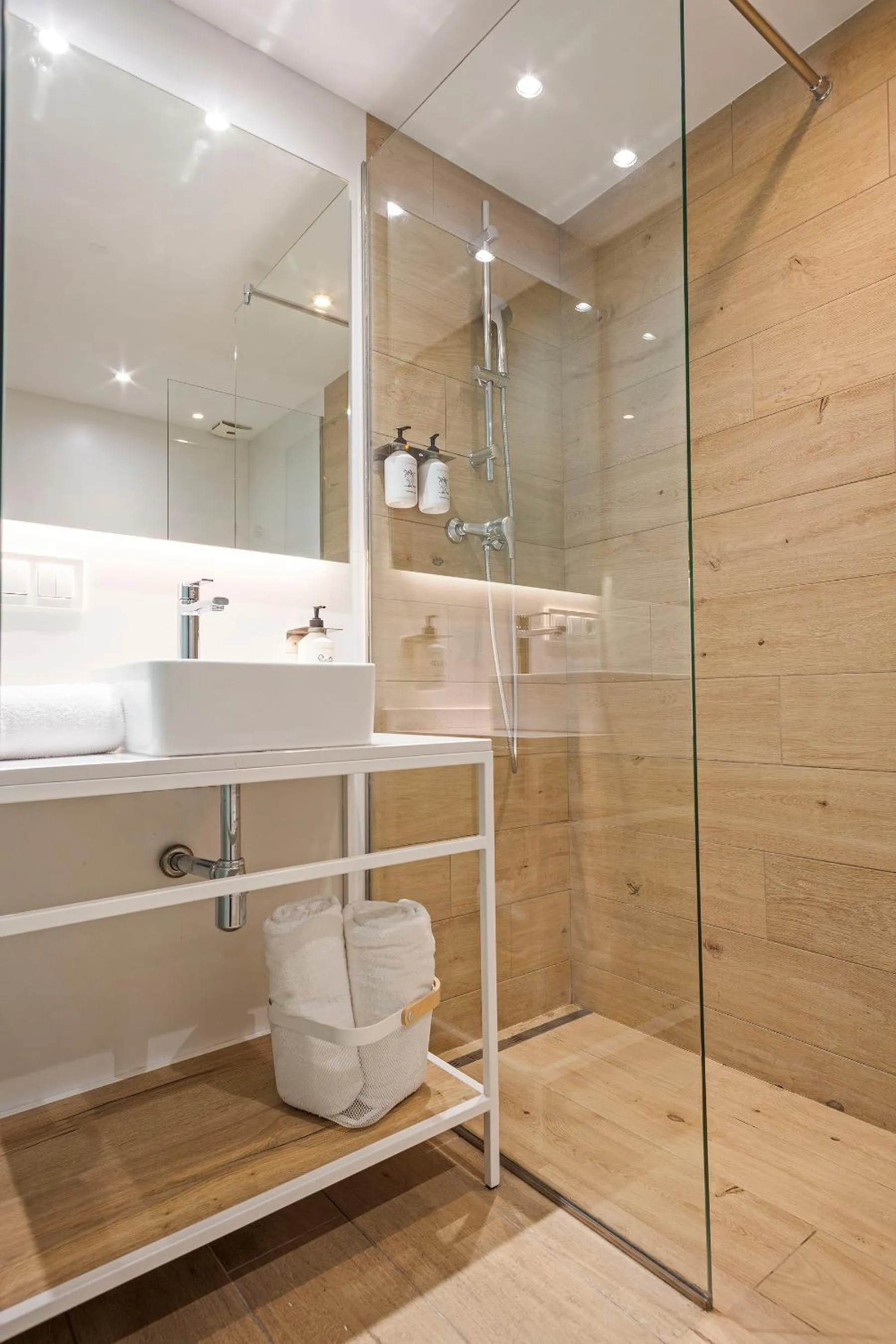 Shower in Aparthotel Bcn Montjuic