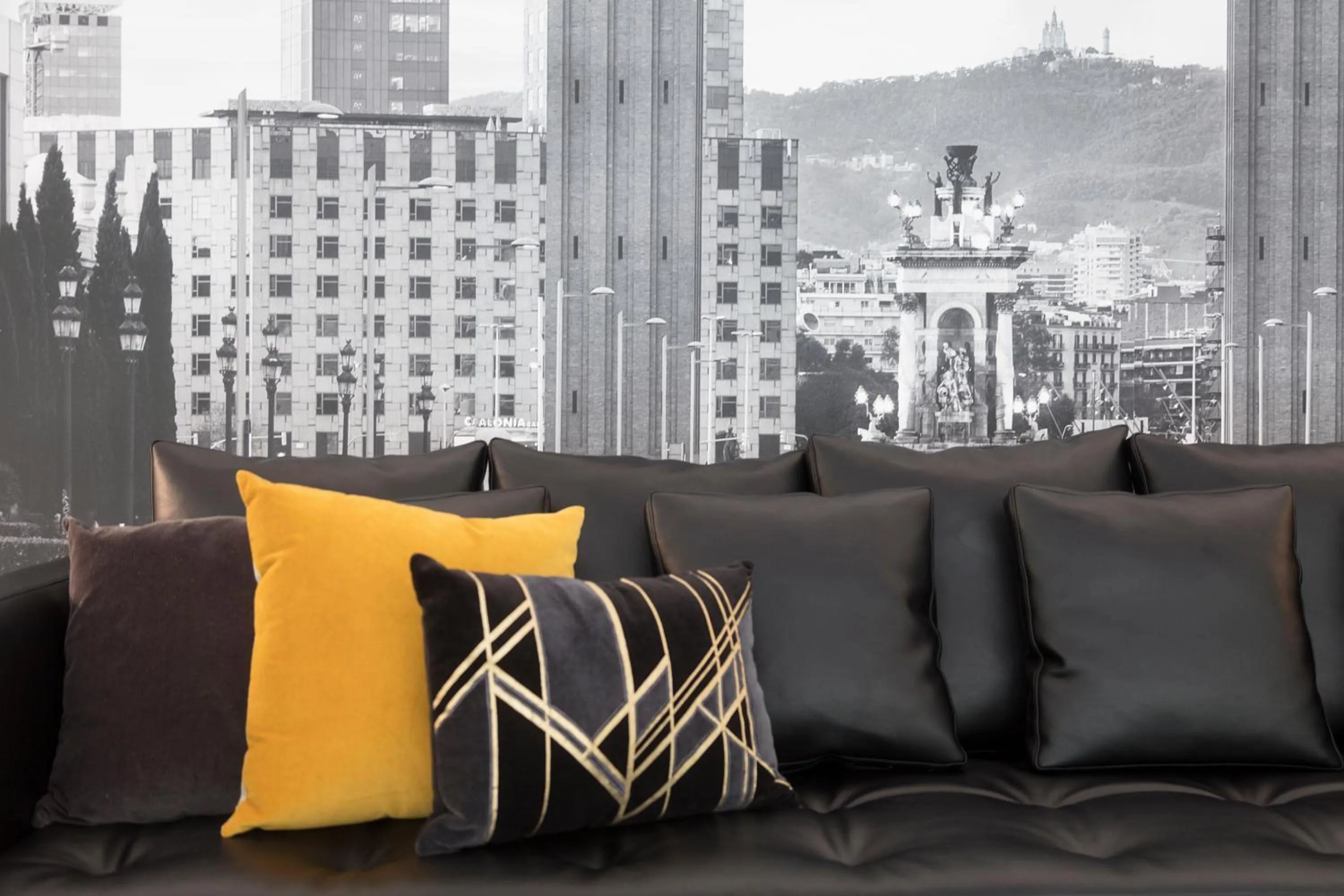 Communal lounge/ TV room in Aparthotel Bcn Montjuic