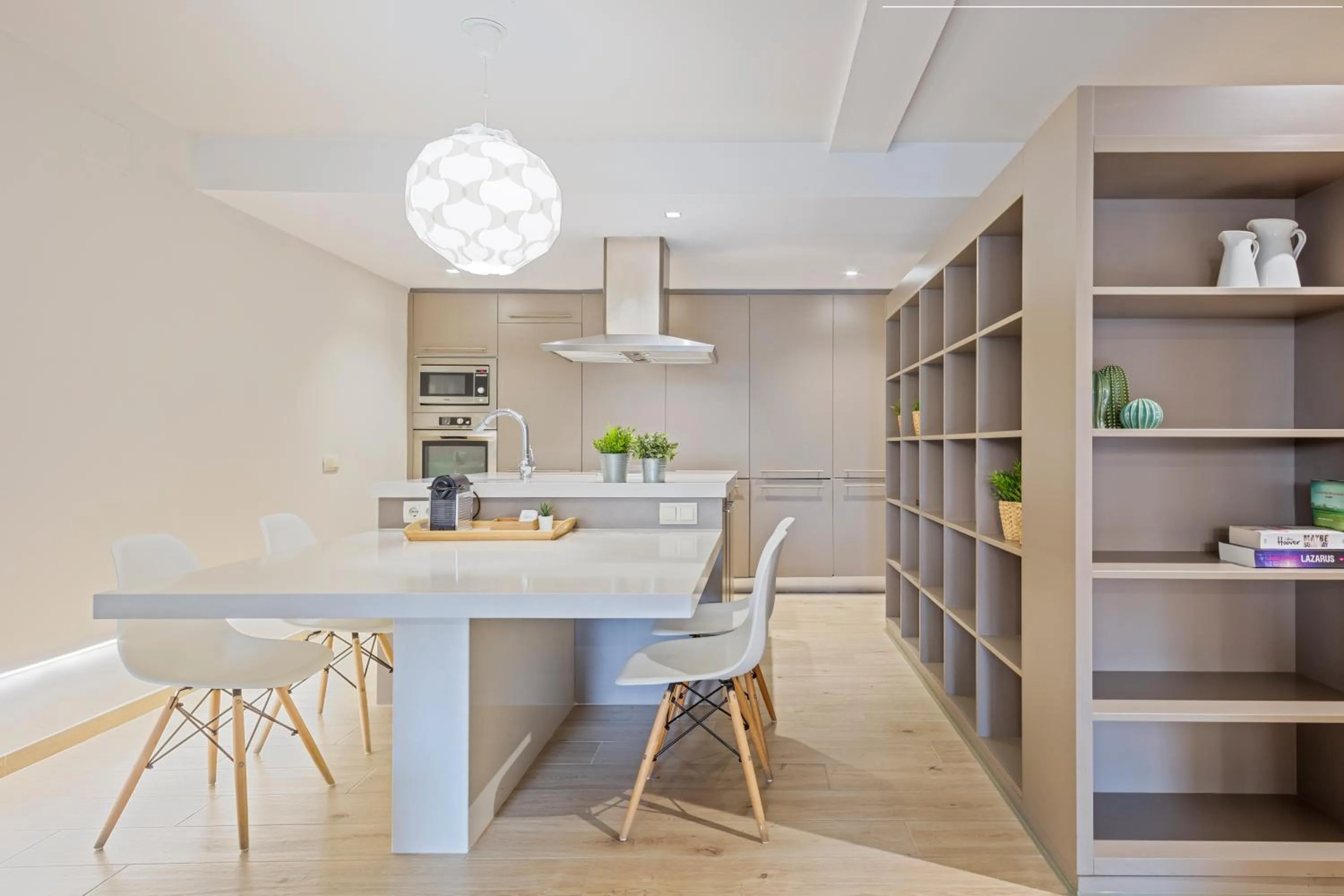 Kitchen or kitchenette in Aparthotel Bcn Montjuic