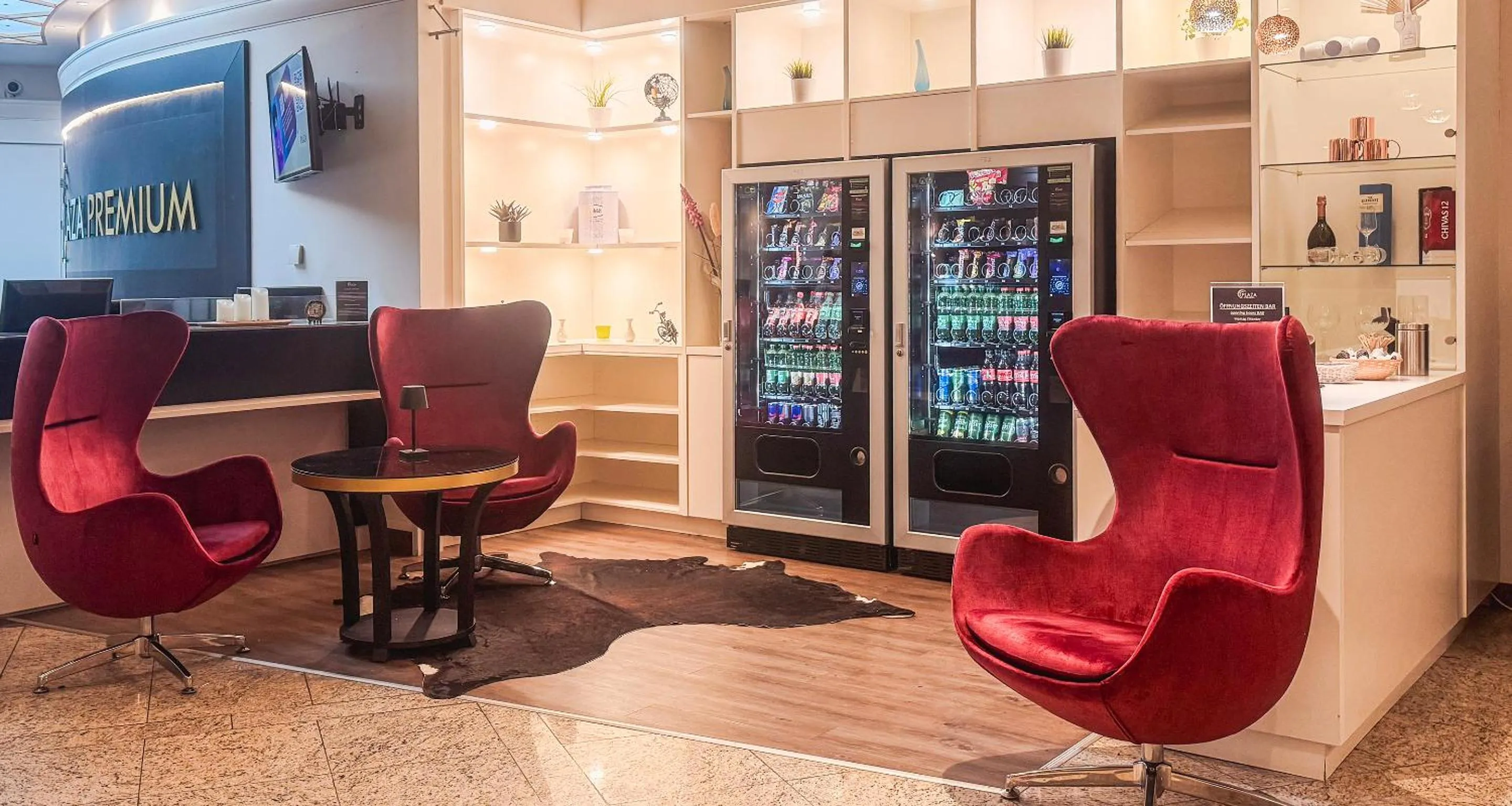 Lounge or bar in PLAZA Premium Wien