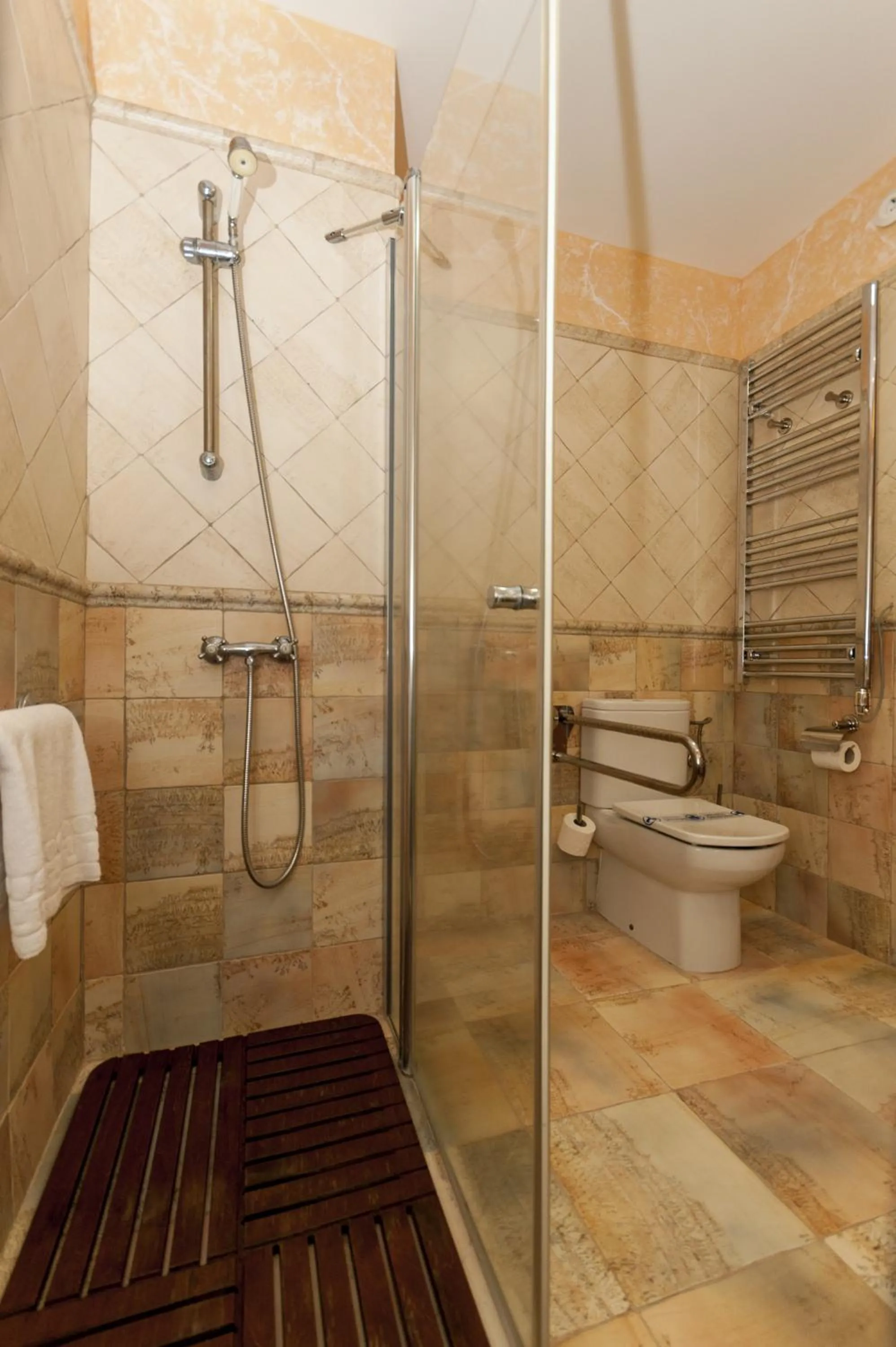 Shower in Hotel Comendador