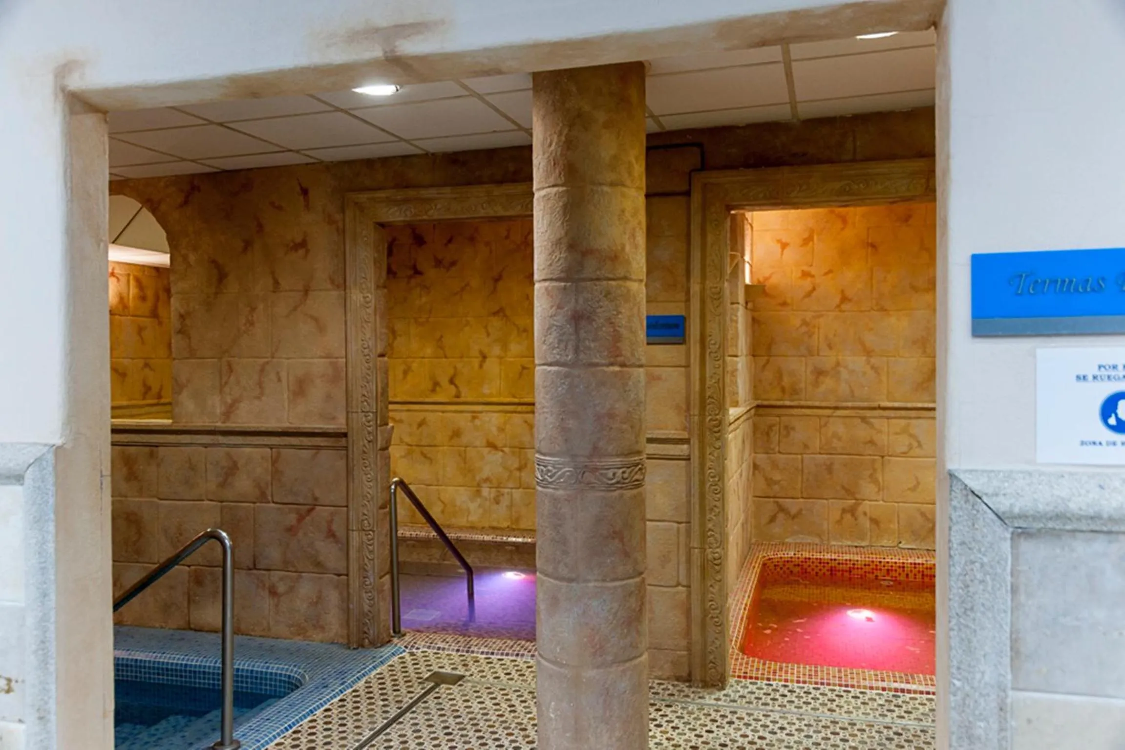 Hot Spring Bath in Hotel Comendador