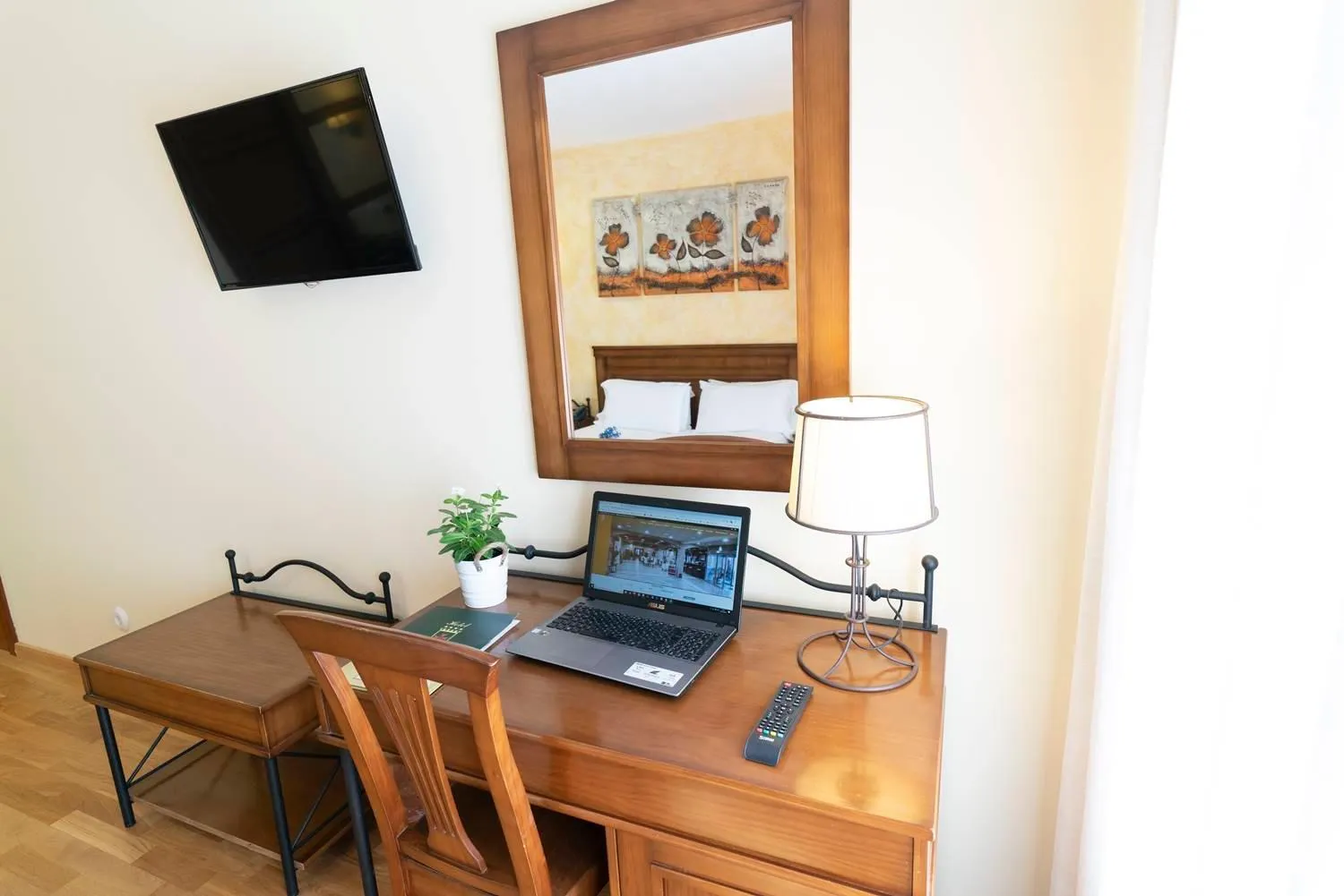 TV and multimedia in Hotel Comendador