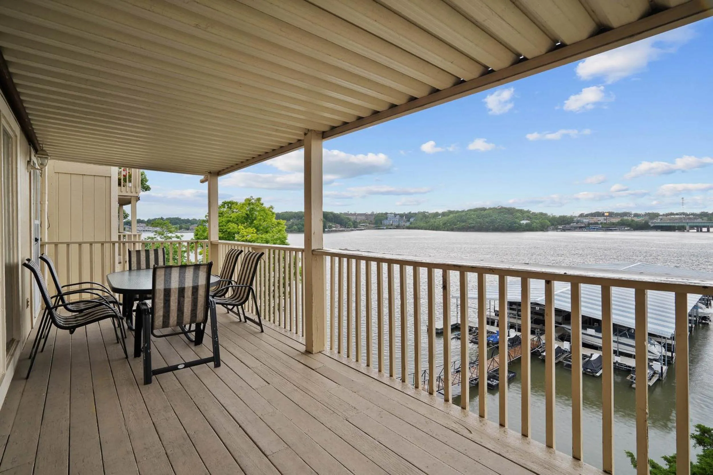 Balcony/Terrace in Beautiful Lakefront 3br Private Condo
