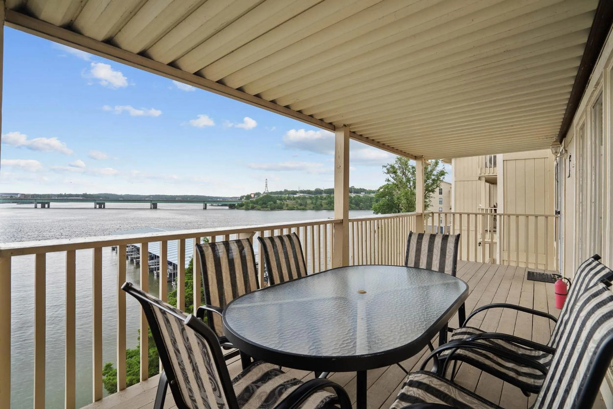 Balcony/Terrace in Beautiful Lakefront 3br Private Condo