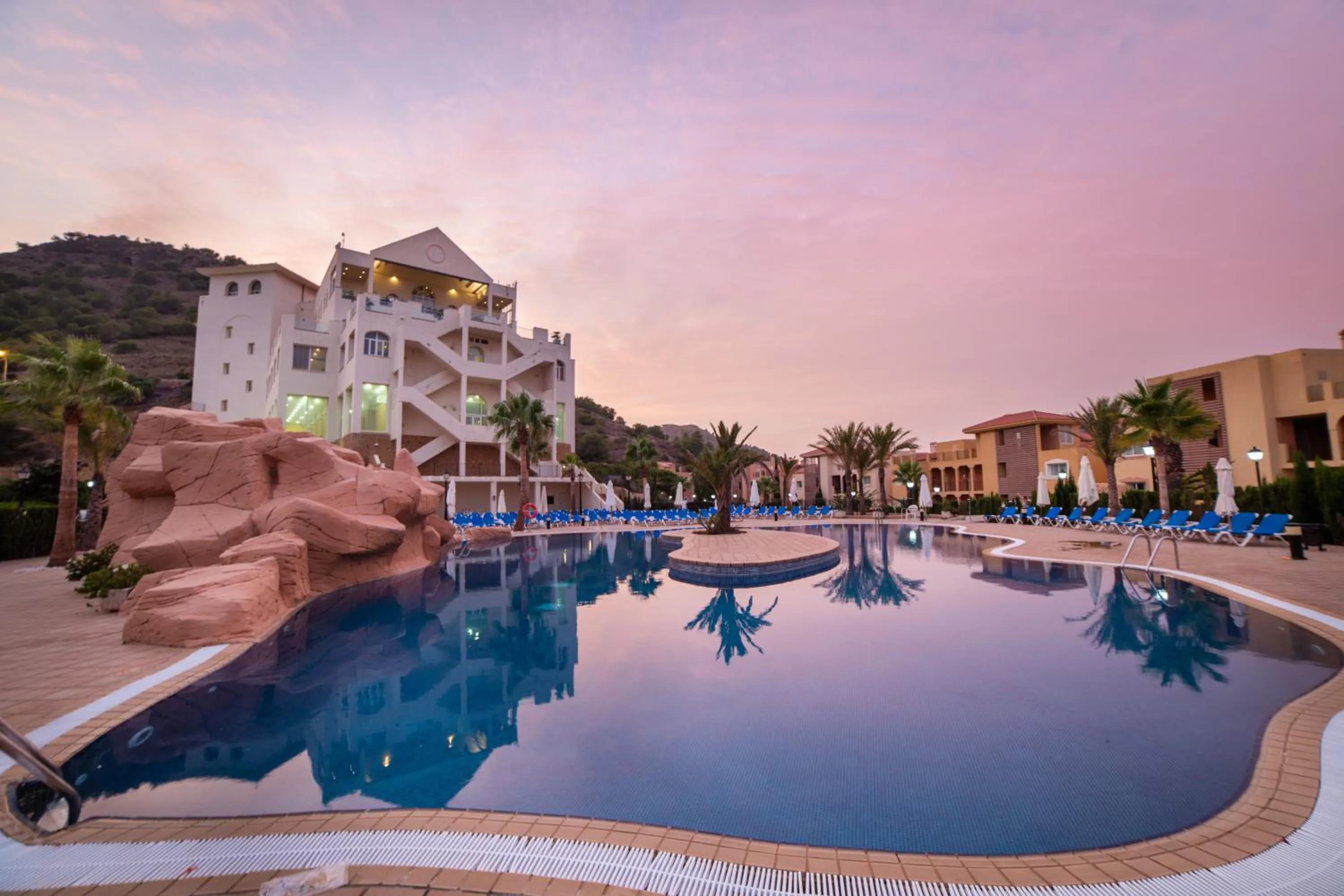 Swimming pool in Ona Lomas Village - La Manga Club