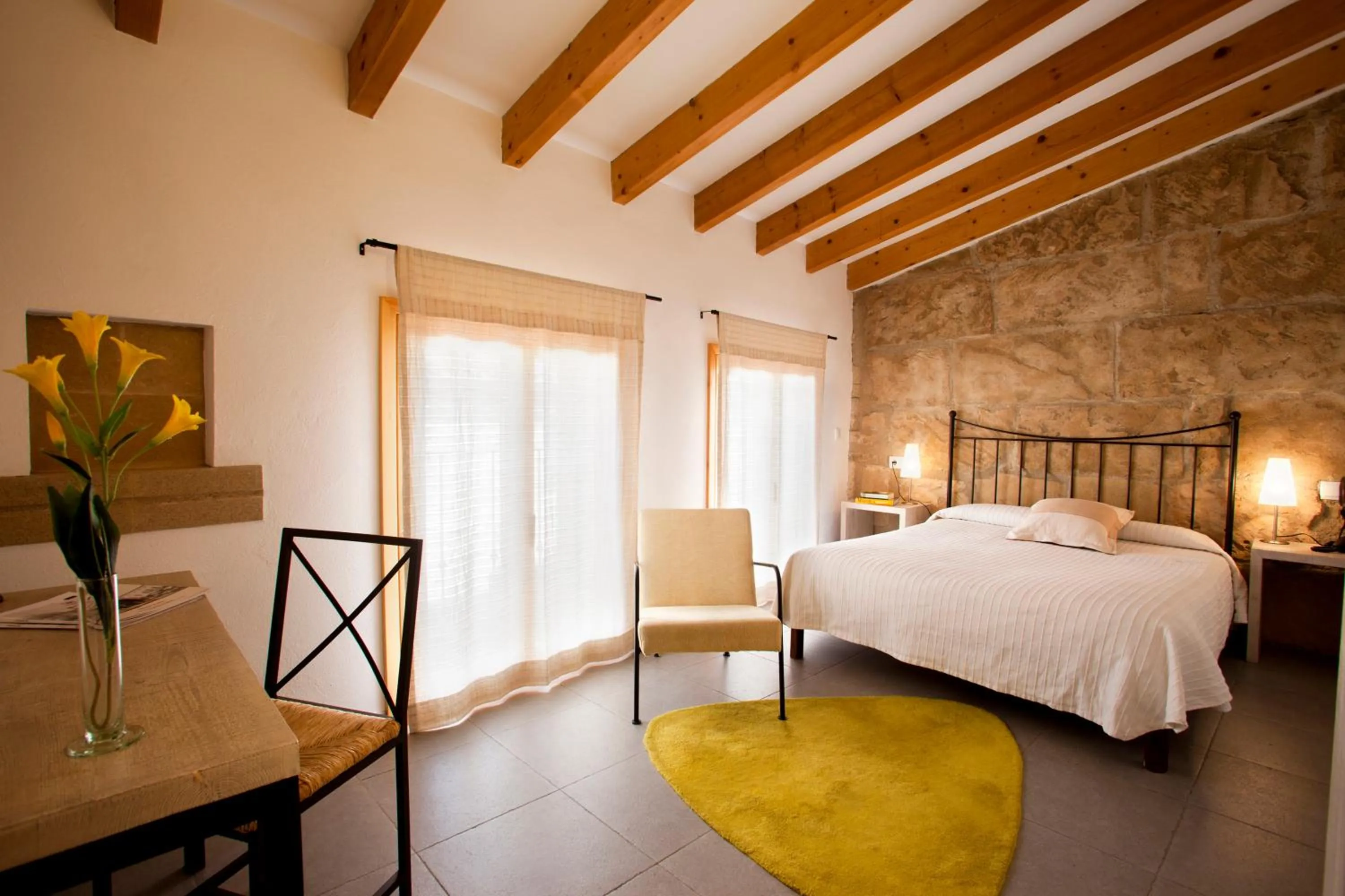 Photo of the whole room, Bed in L'Hostal Pollenca - Turisme Interior